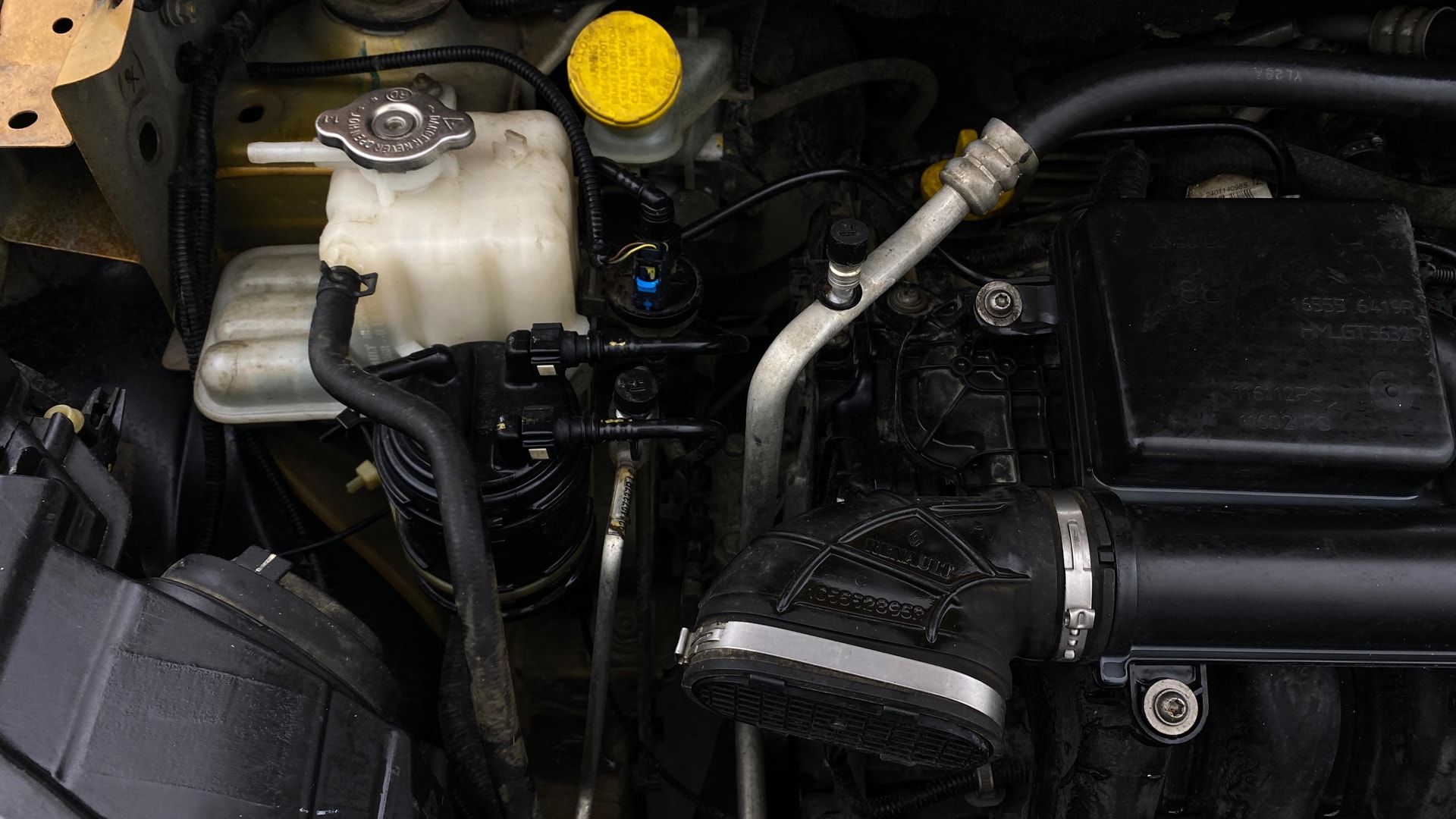 View 2021 Renault Triber RXZ Image 3 Used 2021 Renault Triber RXZ Image 3