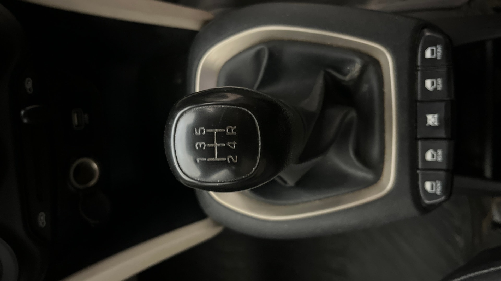 View 2019 Hyundai New Santro D-Lite Petrol Image 37 Used 2019 Hyundai New Santro D-Lite Petrol Image 37