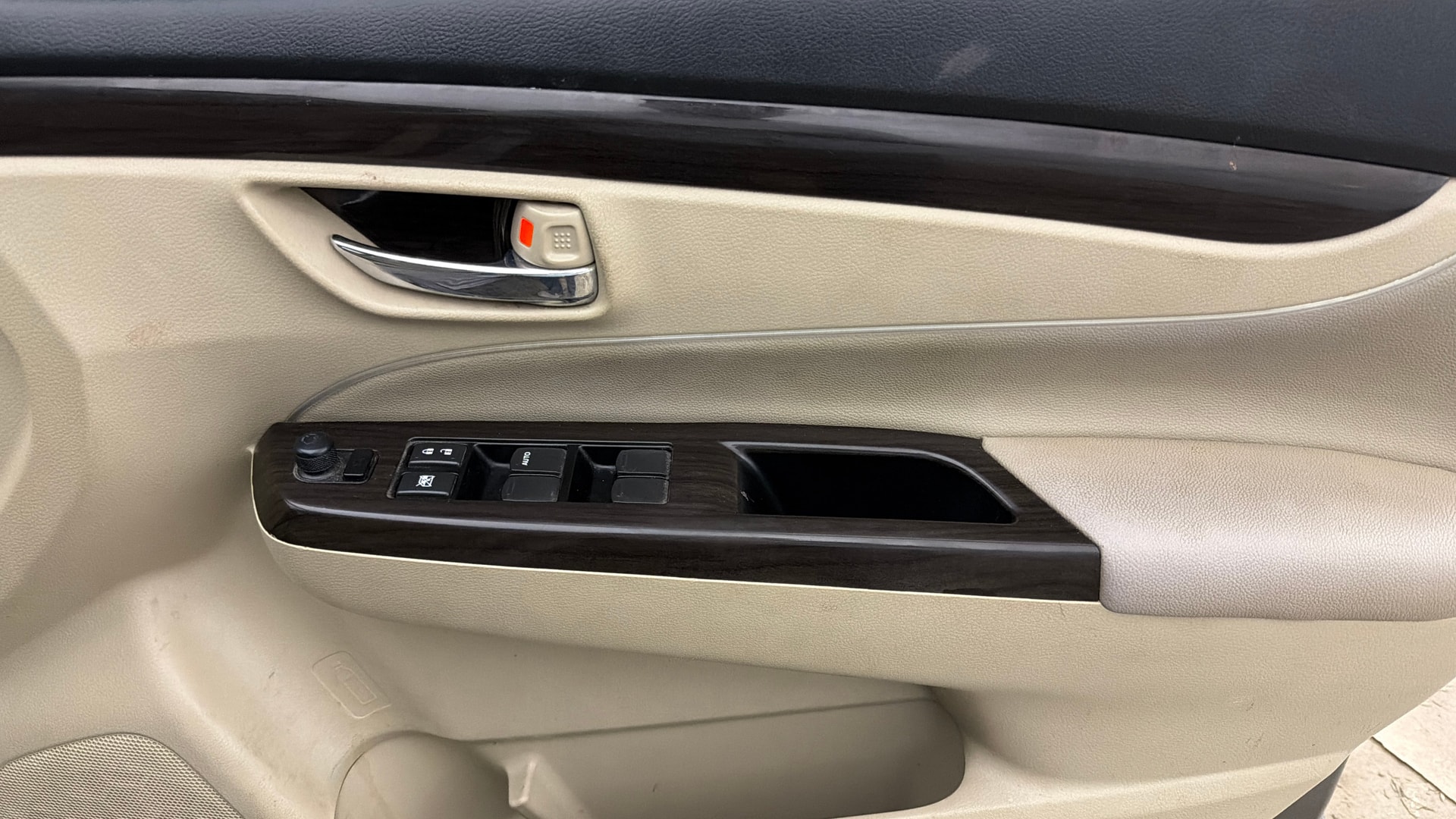 View 2016 Maruti Suzuki 1000 Base Variant Image 33 Used 2016 Maruti Suzuki 1000 Base Variant Image 33