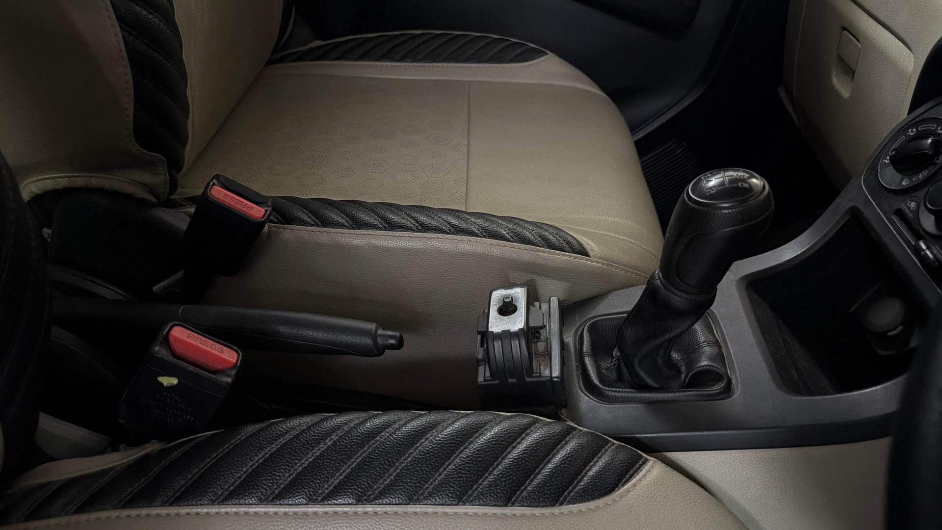 View 2019 Maruti Suzuki 1000 Base Variant Image 37 Used 2019 Maruti Suzuki 1000 Base Variant Image 37