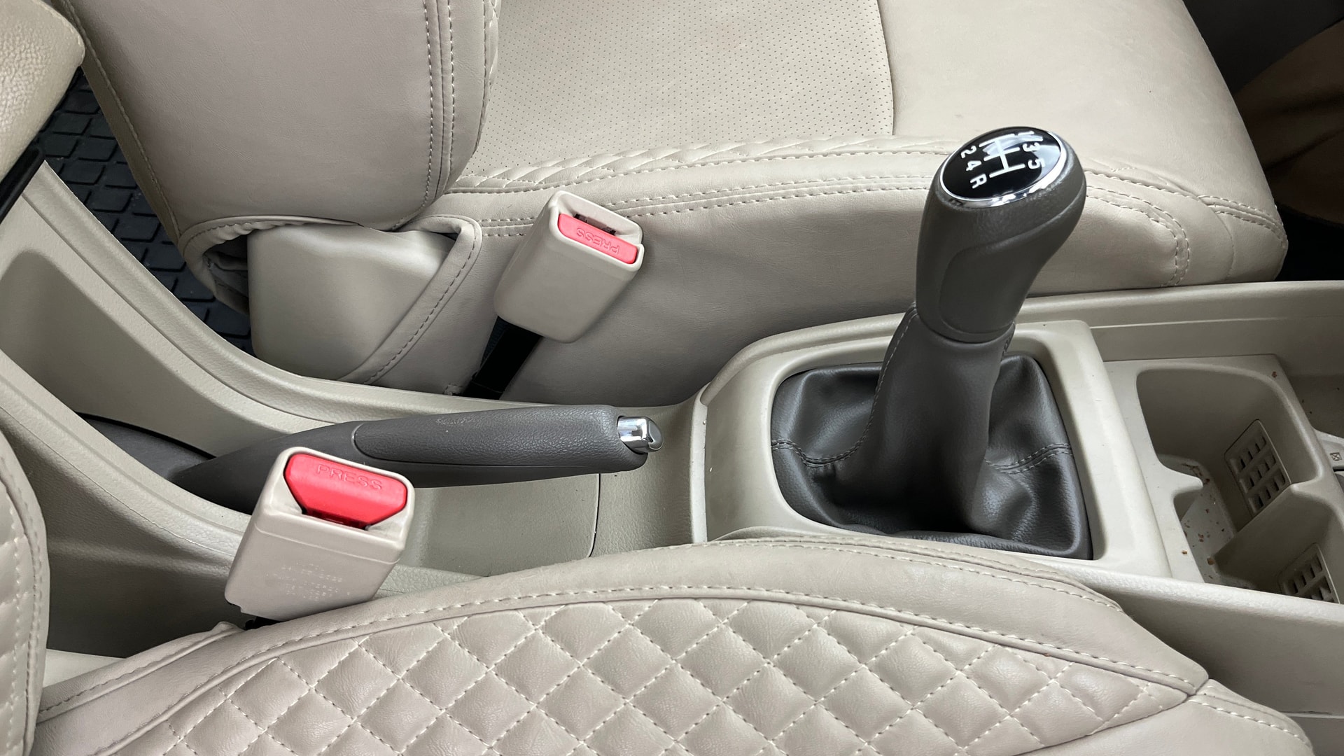 View 2022 Maruti Suzuki 1000 Base Variant Image 39 Used 2022 Maruti Suzuki 1000 Base Variant Image 39