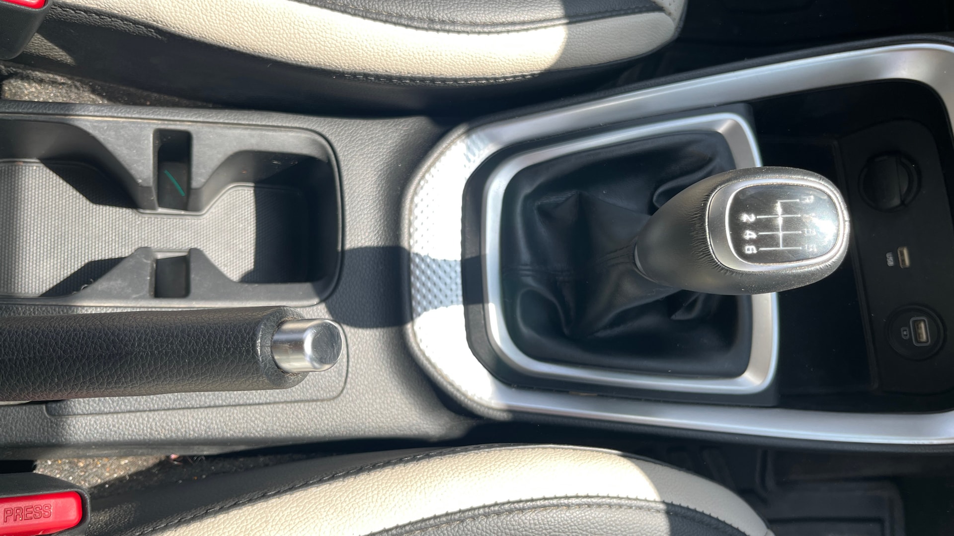 View 2022 Kia Sonet HTX Diesel Image 42 Used 2022 Kia Sonet HTX Diesel Image 42
