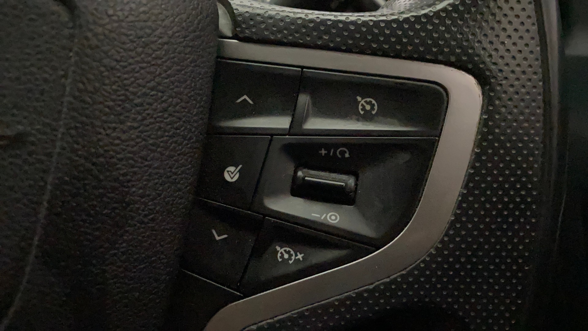 View 2019 Tata Harrier XE Image 3 Used 2019 Tata Harrier XE Image 3