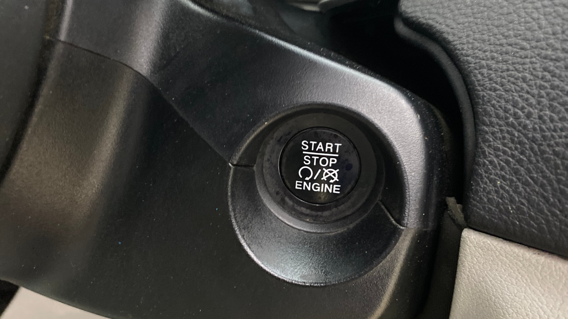 View 2019 Jeep Compass Limited 1.4 Multi AIR Petrol DDCT AT BS IV Image 34 Used 2019 Jeep Compass Limited 1.4 Multi AIR Petrol DDCT AT BS IV Image 34