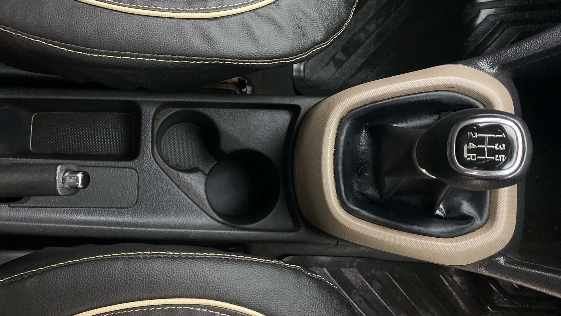 View 2015 Hyundai Grand i10 Sportz 1.2 Kappa Image 37 Used 2015 Hyundai Grand i10 Sportz 1.2 Kappa Image 37