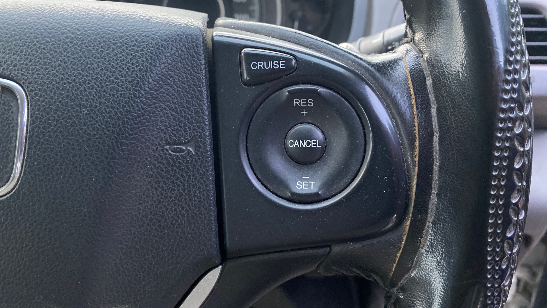 View 2018 Honda CR-V 2.0L AT Petrol Image 3 Used 2018 Honda CR-V 2.0L AT Petrol Image 3