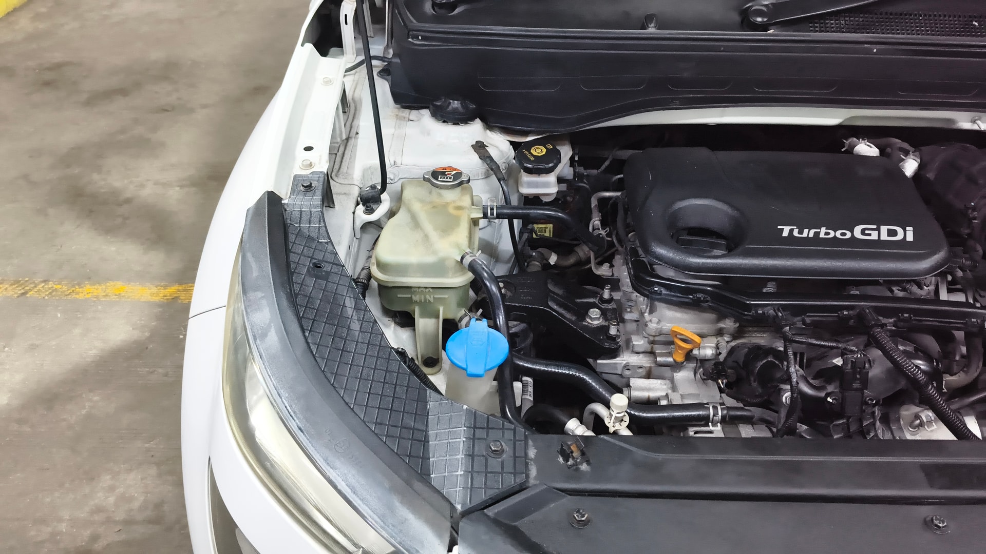 View 2019 Hyundai Venue E 1.2 Petrol BS IV Image 3 Used 2019 Hyundai Venue E 1.2 Petrol BS IV Image 3