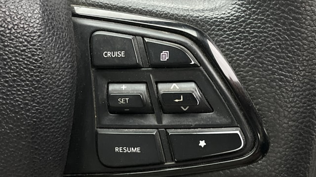 View Mahindra XUV700 Image 3 Used Mahindra XUV700 Image 3
