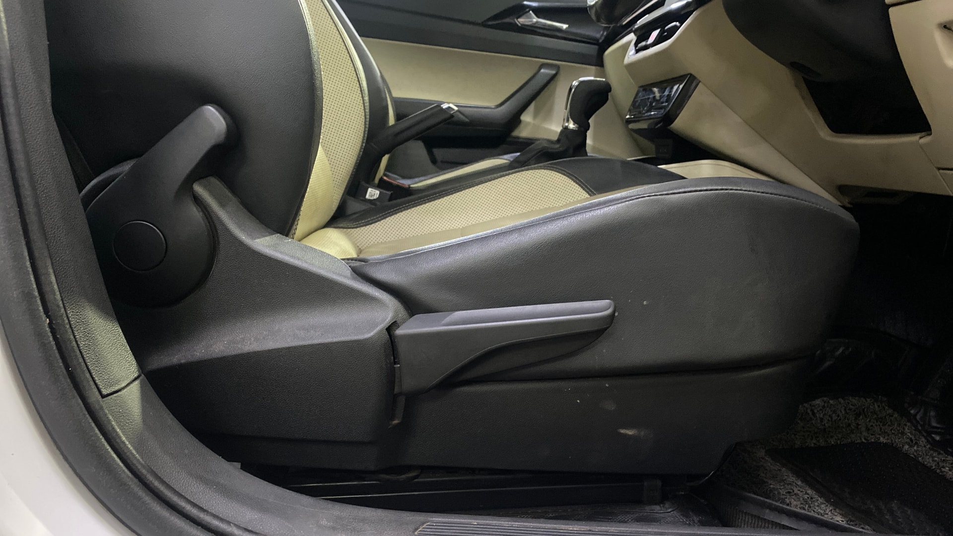 View 2022 Skoda Slavia Style 1.0 TSI AT Image 11 Used 2022 Skoda Slavia Style 1.0 TSI AT Image 11