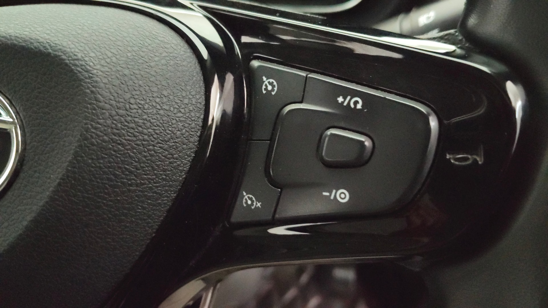 View 2022 Tata Nexon Revotron XE Image 3 Used 2022 Tata Nexon Revotron XE Image 3