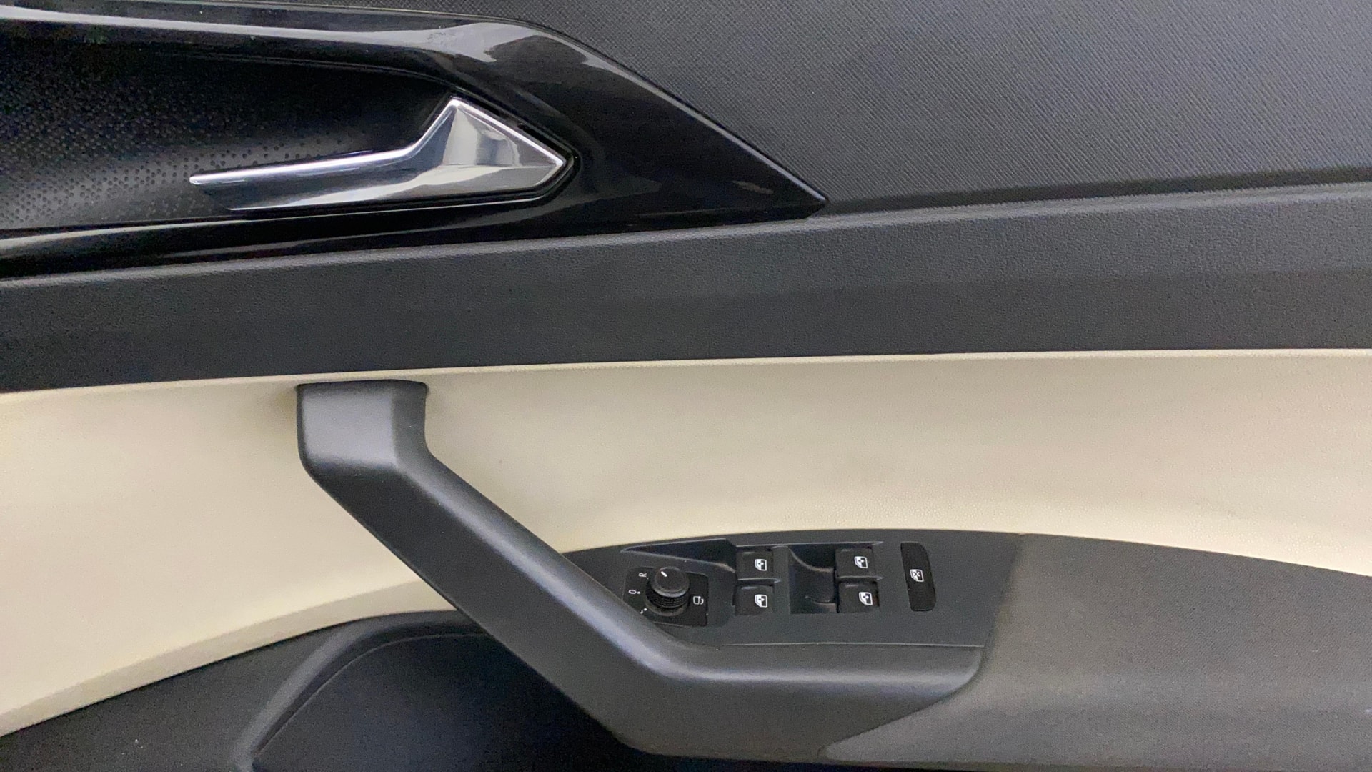 View 2022 Skoda Slavia Ambition 1.0 TSI MT Image 34 Used 2022 Skoda Slavia Ambition 1.0 TSI MT Image 34