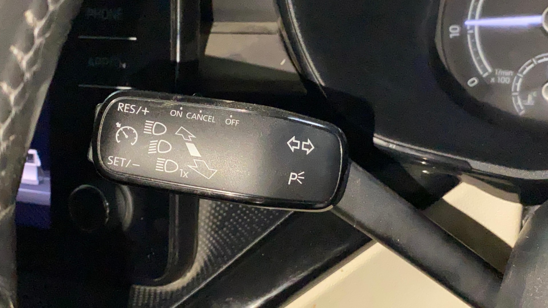 View 2022 Skoda Slavia Ambition 1.0 TSI MT Image 3 Used 2022 Skoda Slavia Ambition 1.0 TSI MT Image 3