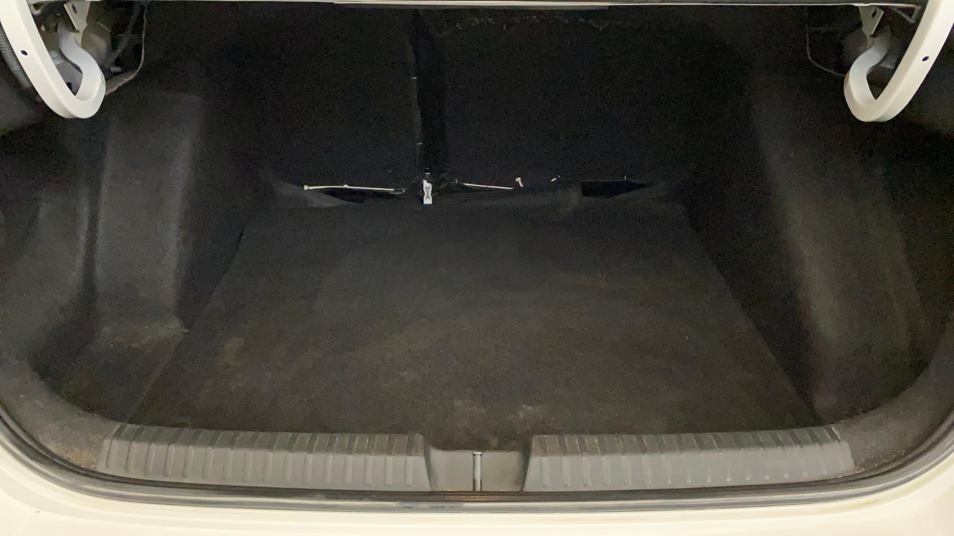 View 2022 Skoda Slavia Ambition 1.0 TSI MT Image 11 Used 2022 Skoda Slavia Ambition 1.0 TSI MT Image 11