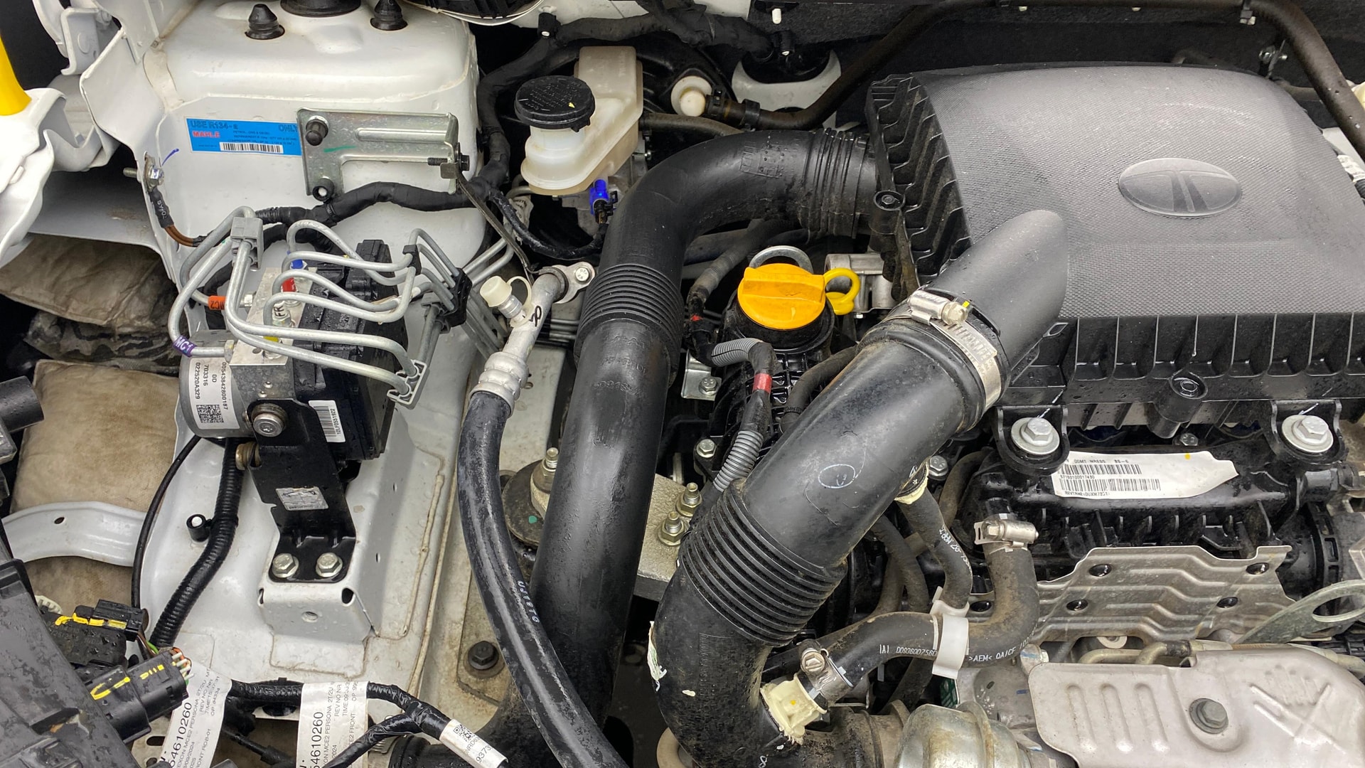 View 2025 Tata Nexon Revotron XE Image 3 Used 2025 Tata Nexon Revotron XE Image 3