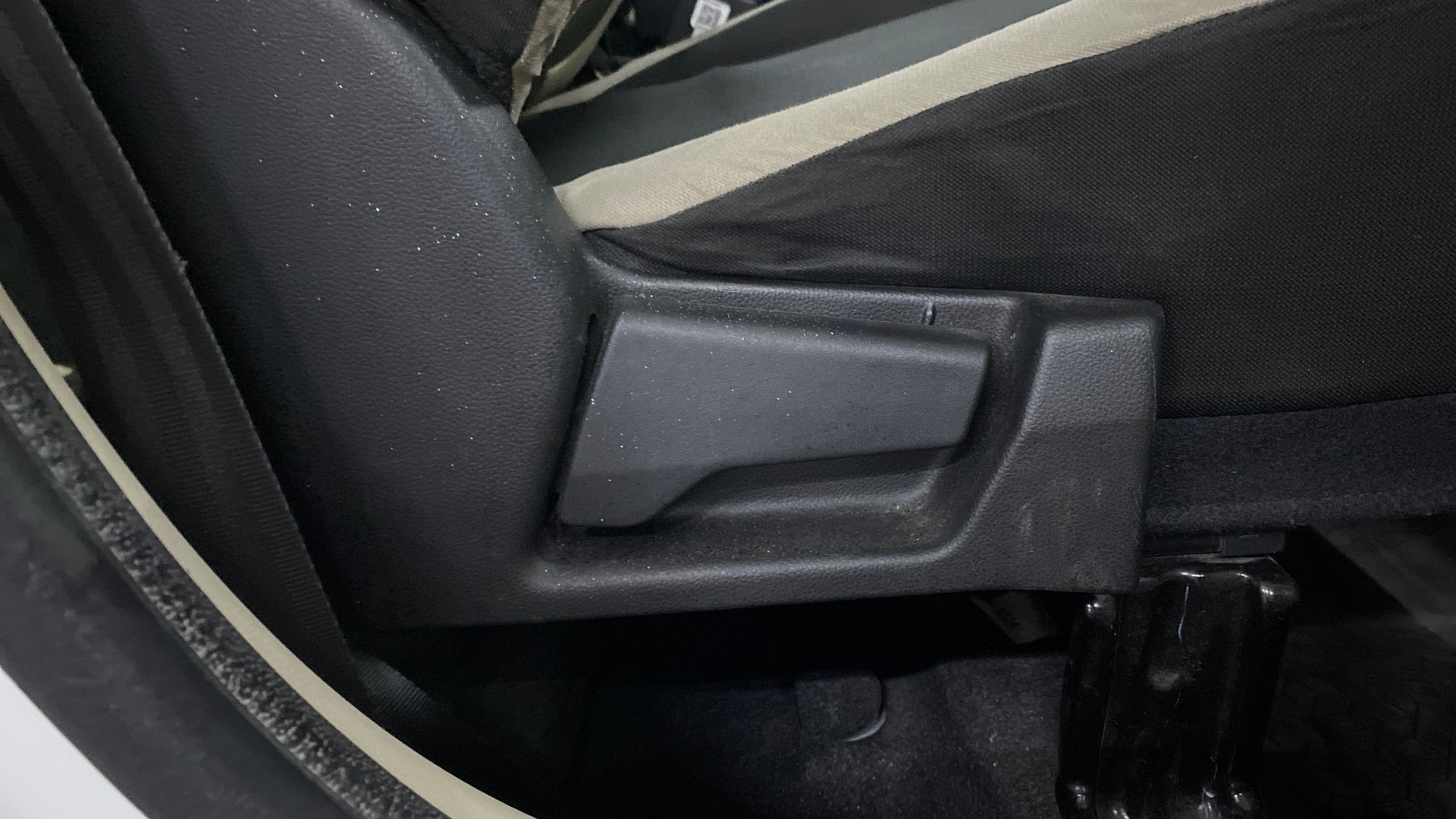 View 2024 Renault Triber RXE Image 11 Used 2024 Renault Triber RXE Image 11