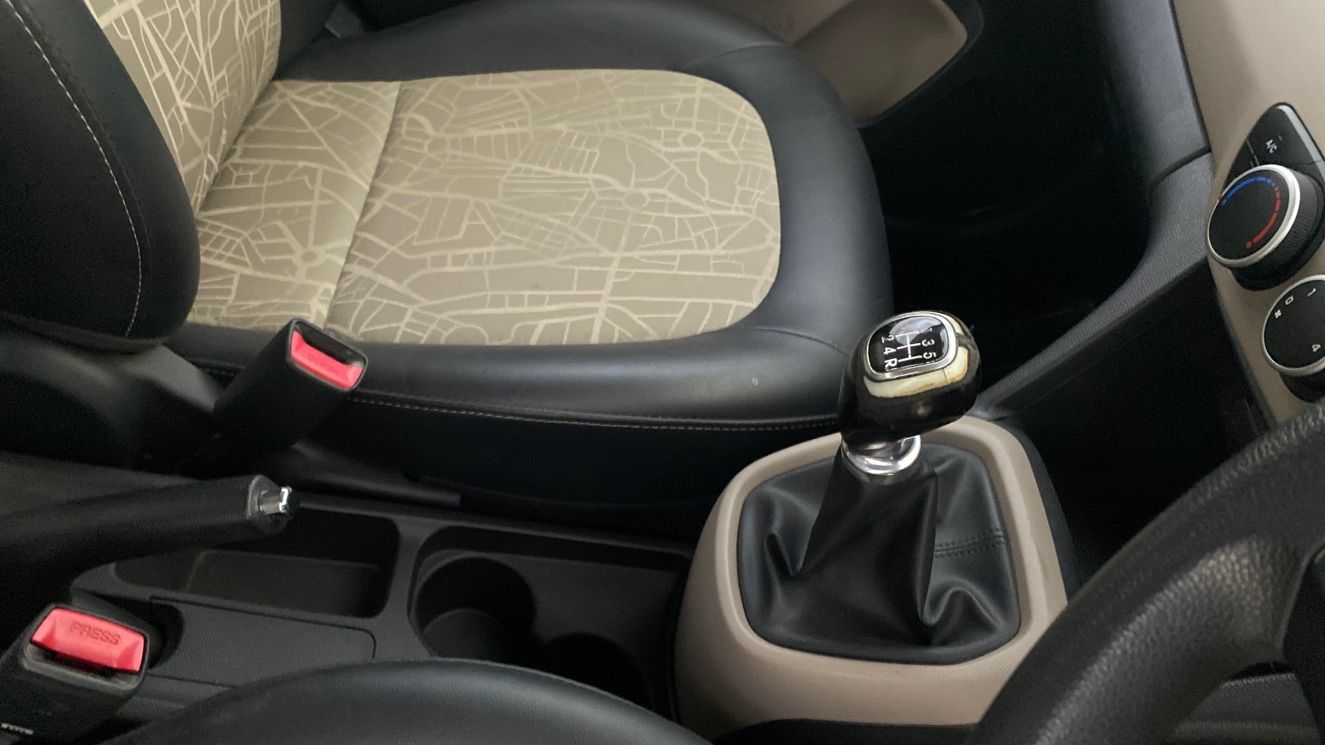 View 2017 Hyundai Grand i10 1.2 Sportz(O) Petrol Image 37 Used 2017 Hyundai Grand i10 1.2 Sportz(O) Petrol Image 37