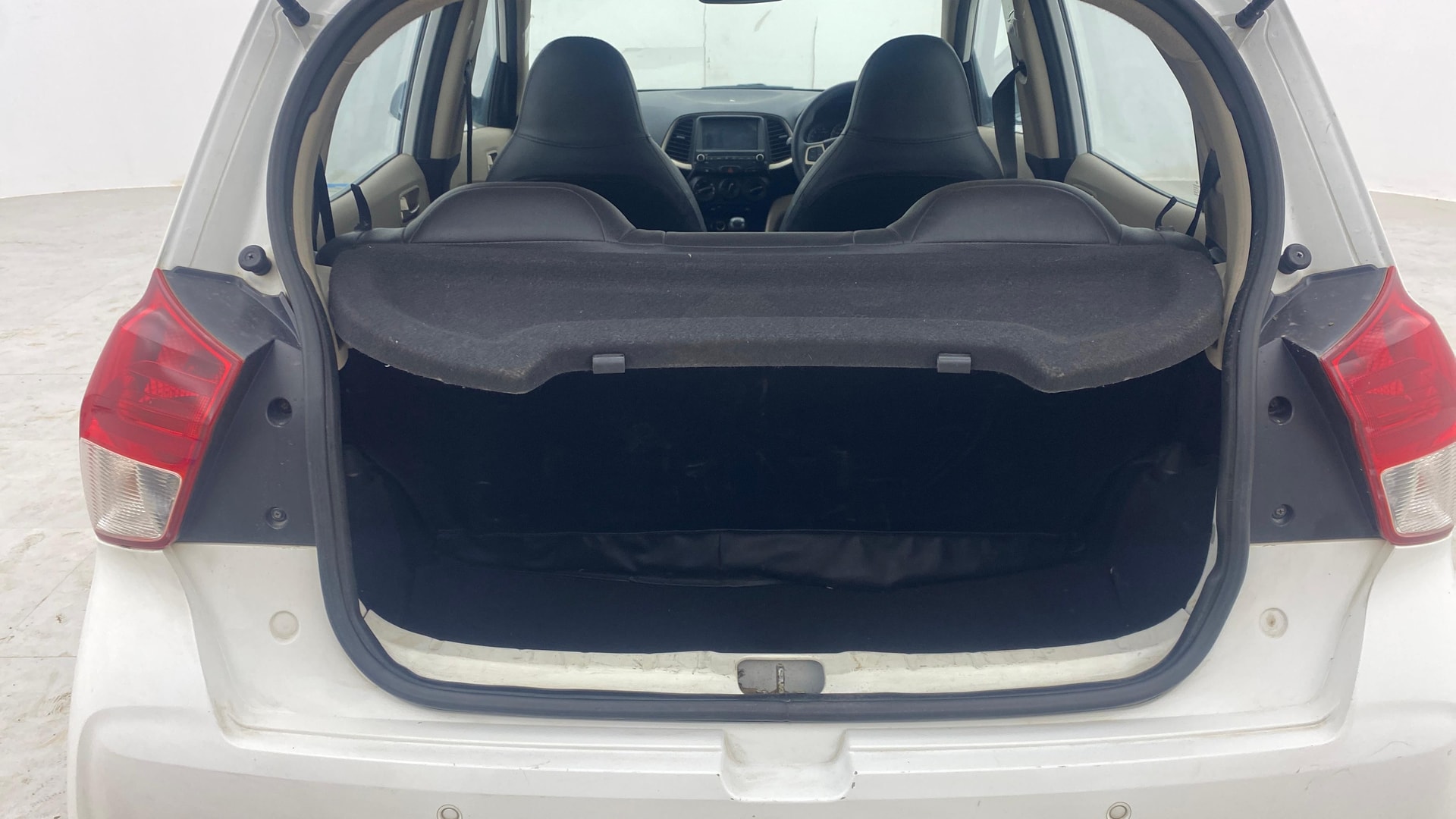 View 2019 Hyundai New Santro D-Lite Petrol Image 10 Used 2019 Hyundai New Santro D-Lite Petrol Image 10
