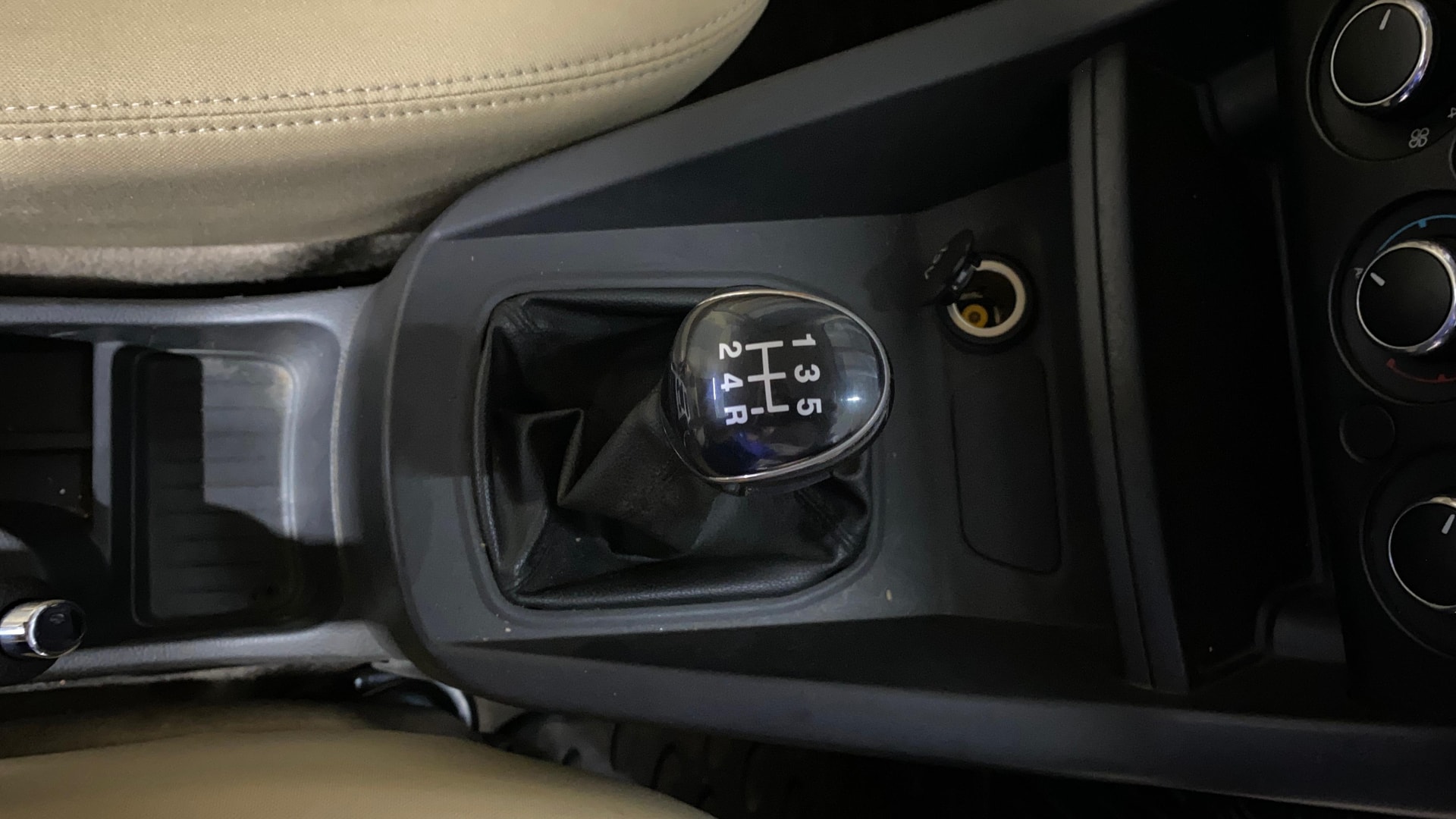 View 2017 Ford Figo Aspire 1.2P Ambiente MT BS IV Image 37 Used 2017 Ford Figo Aspire 1.2P Ambiente MT BS IV Image 37