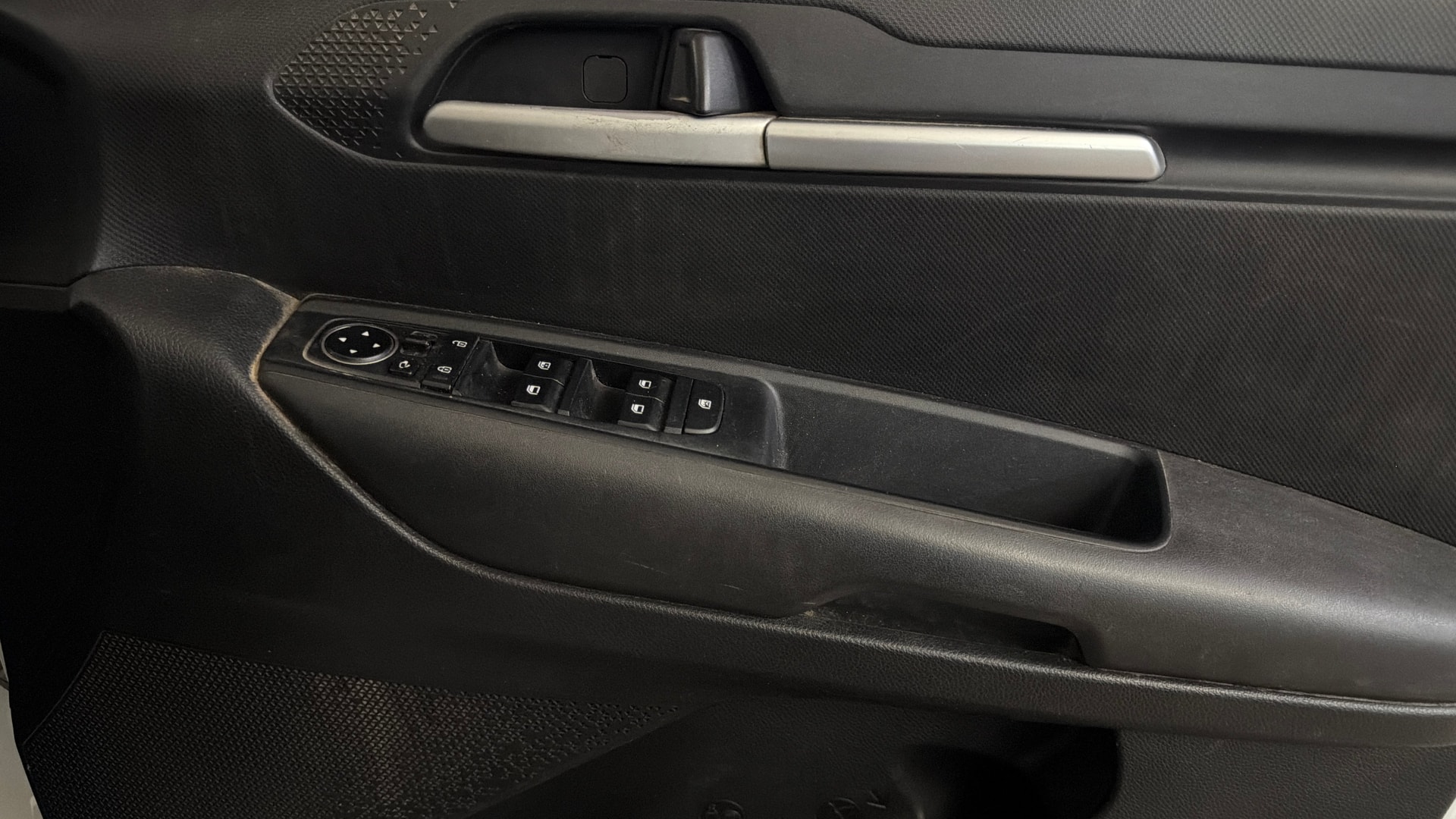 View 2021 Kia Sonet HTK Plus iMT Petrol Image 33 Used 2021 Kia Sonet HTK Plus iMT Petrol Image 33
