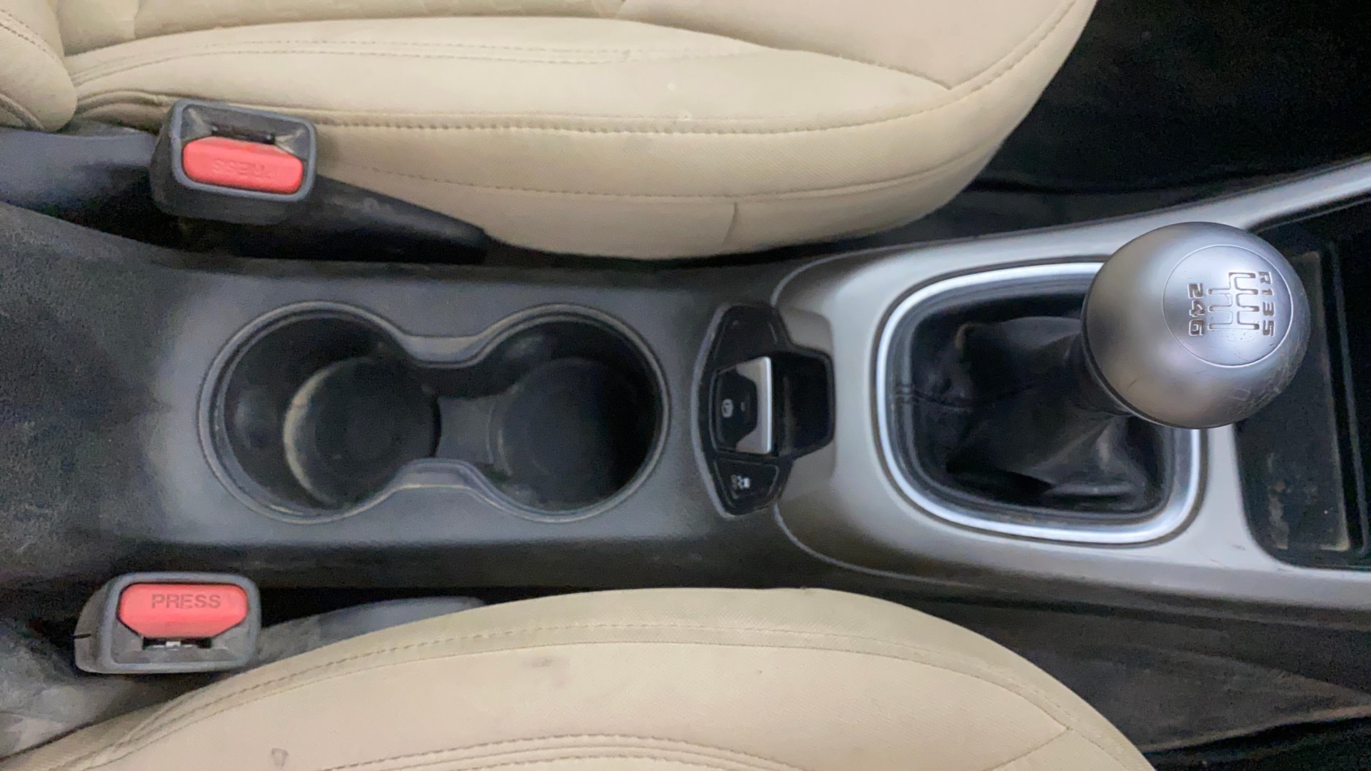 View 2017 Jeep Compass Longitude (O) 2.0 Diesel MT Image 38 Used 2017 Jeep Compass Longitude (O) 2.0 Diesel MT Image 38