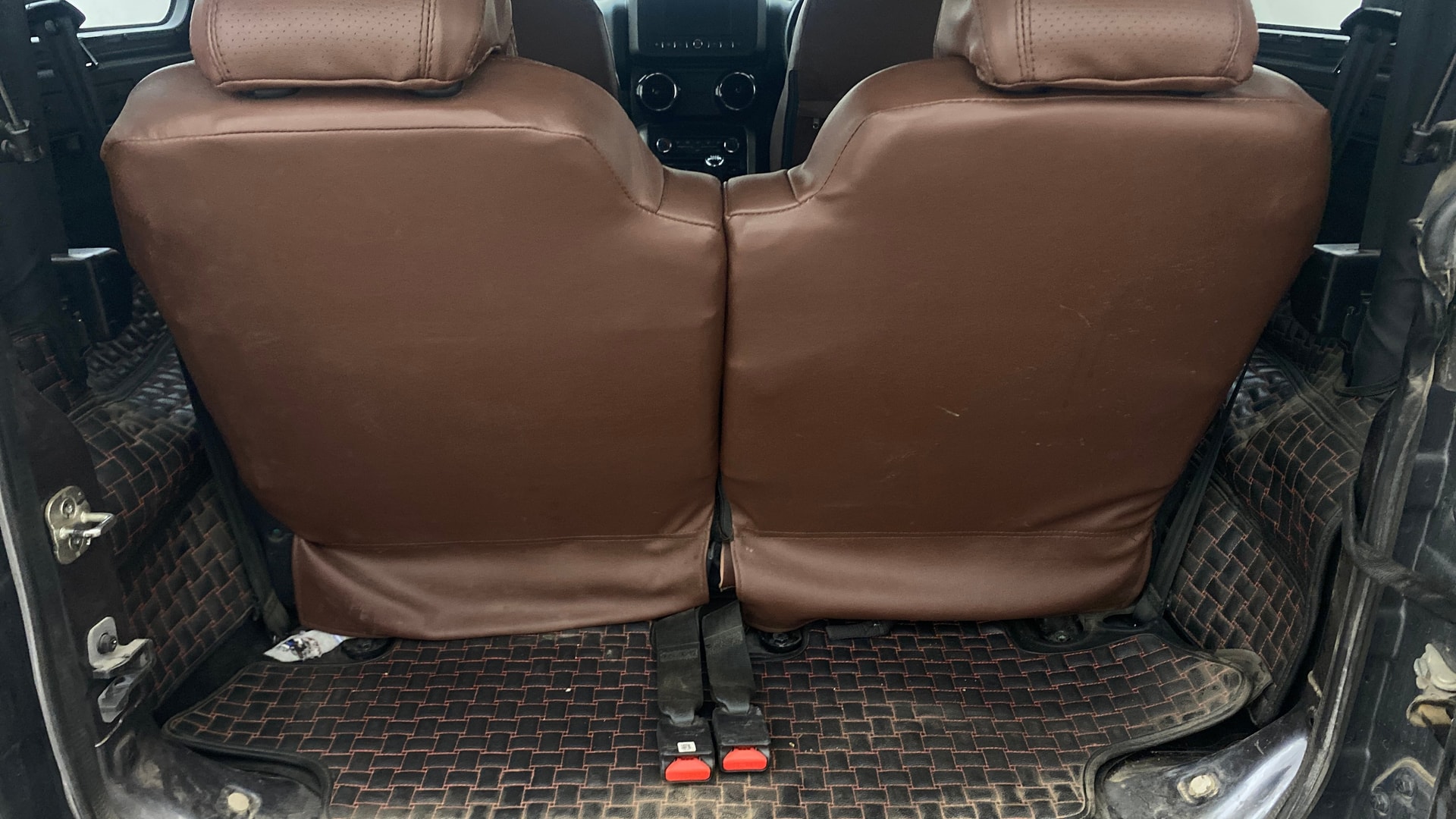 View 2024 Mahindra Thar AX Standard Manual Soft Top 6 Seater Image 10 Used 2024 Mahindra Thar AX Standard Manual Soft Top 6 Seater Image 10