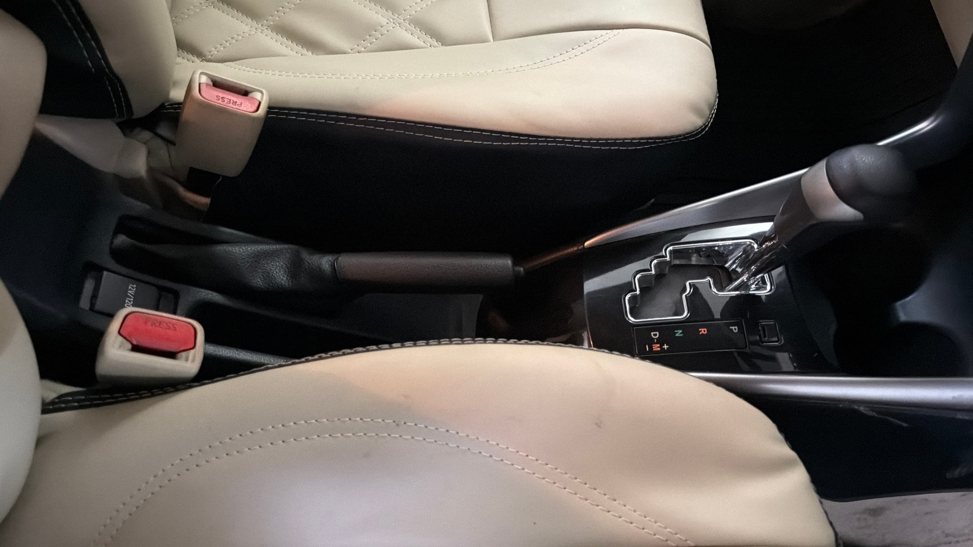 View 2018 Toyota Yaris V CVT Image 40 Used 2018 Toyota Yaris V CVT Image 40