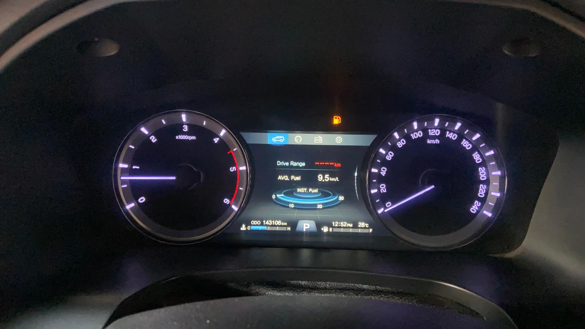 View 2019 Mahindra Alturas G4 4WD AT Image 22 Used 2019 Mahindra Alturas G4 4WD AT Image 22