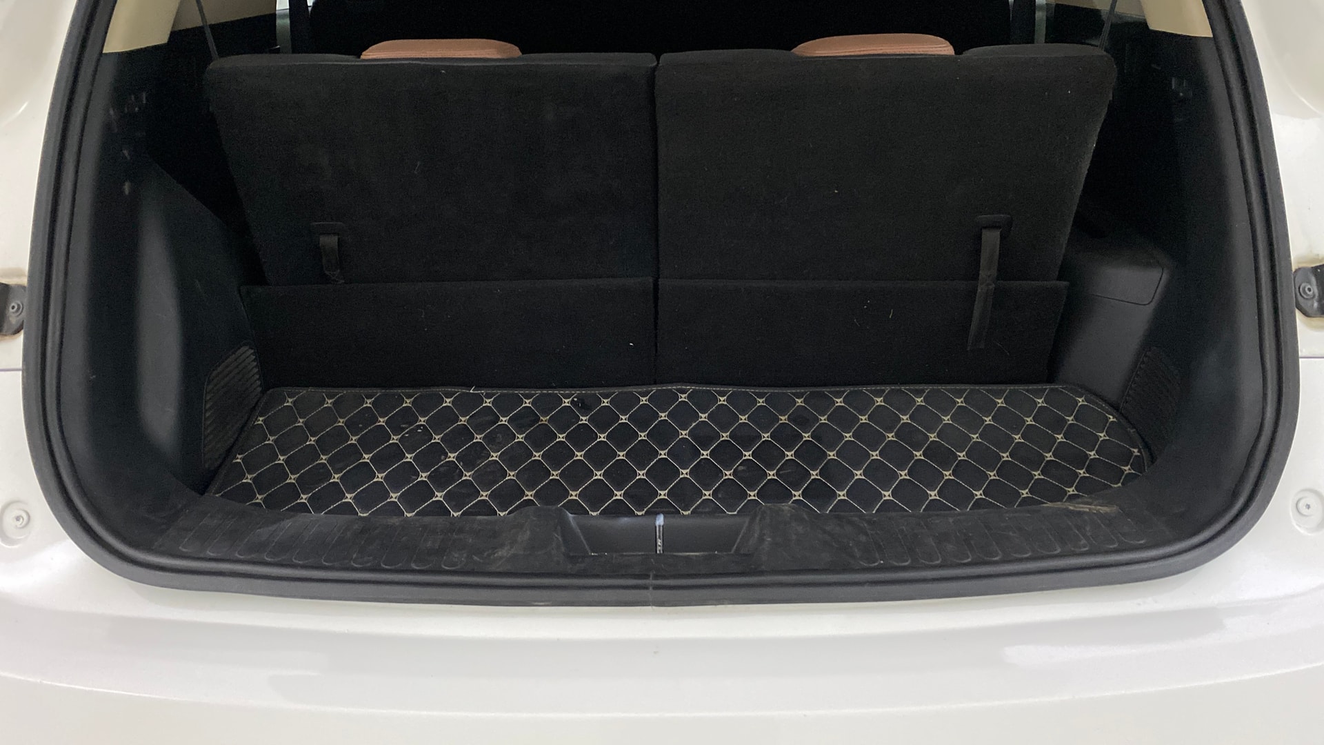View 2024 MG Hector Plus Savvy Pro 7 Seater CVT Petrol Image 7 Used 2024 MG Hector Plus Savvy Pro 7 Seater CVT Petrol Image 7
