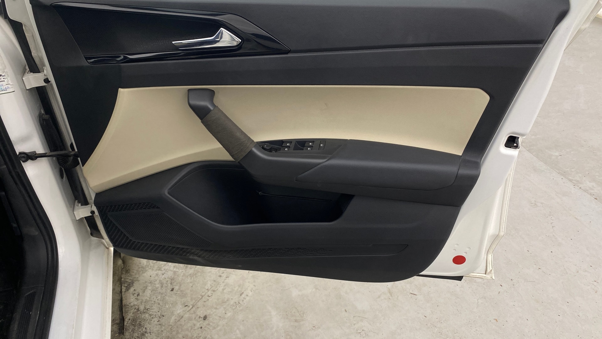 View 2022 Skoda Slavia Style 1.0 TSI AT Image 34 Used 2022 Skoda Slavia Style 1.0 TSI AT Image 34