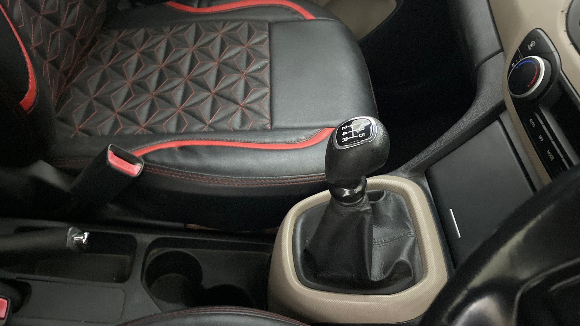 View 2014 Hyundai Xcent SX Petrol Image 40 Used 2014 Hyundai Xcent SX Petrol Image 40