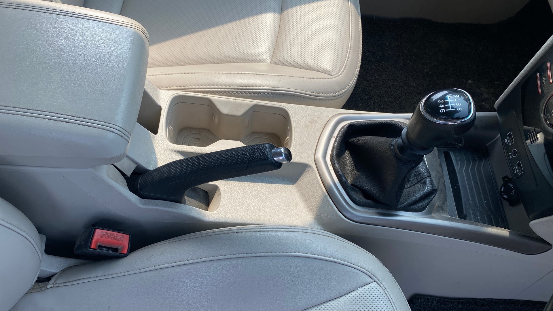 View 2019 Mahindra XUV300 W4 Petrol BS IV Image 41 Used 2019 Mahindra XUV300 W4 Petrol BS IV Image 41