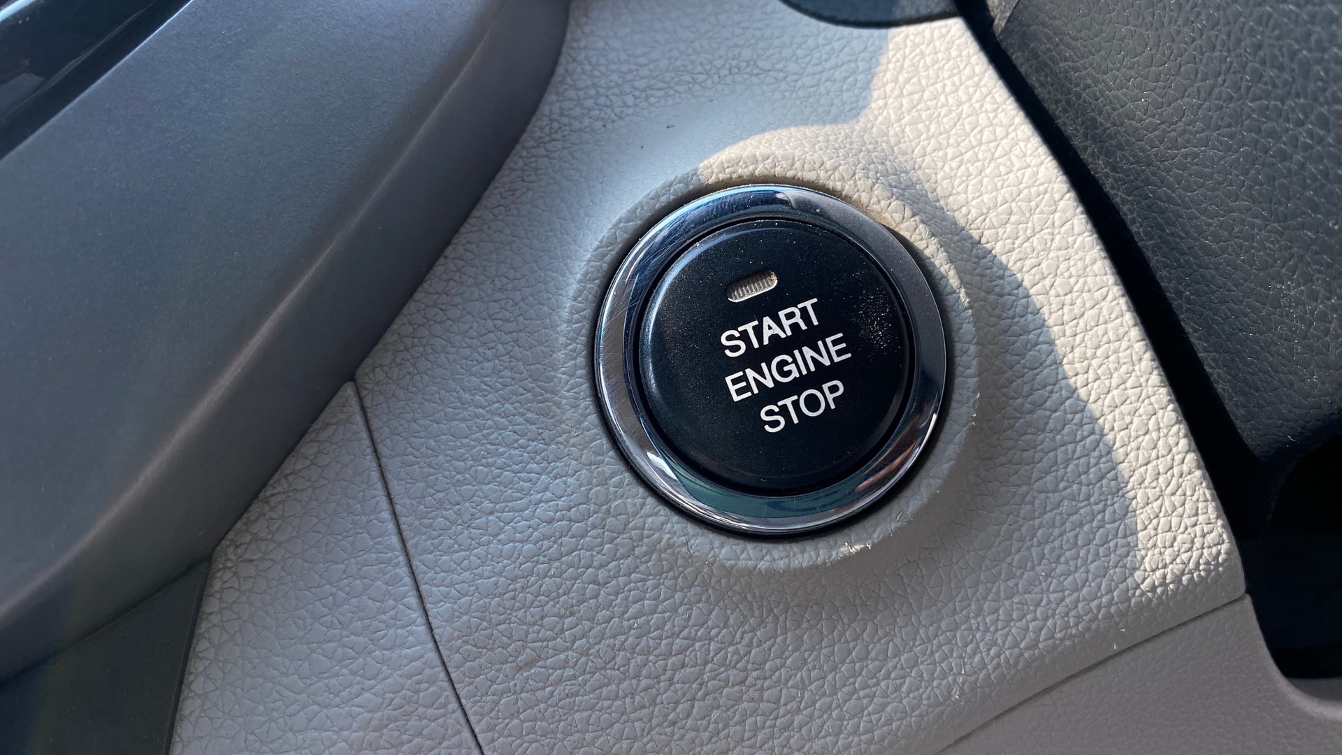 View 2019 Mahindra XUV300 W4 Petrol BS IV Image 36 Used 2019 Mahindra XUV300 W4 Petrol BS IV Image 36