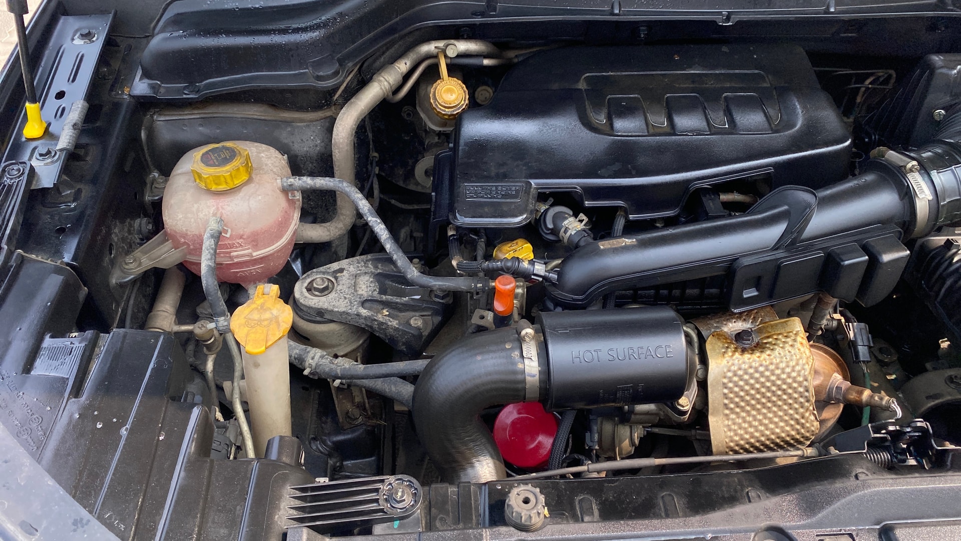 View 2019 Mahindra XUV300 W4 Petrol BS IV Image 4 Used 2019 Mahindra XUV300 W4 Petrol BS IV Image 4