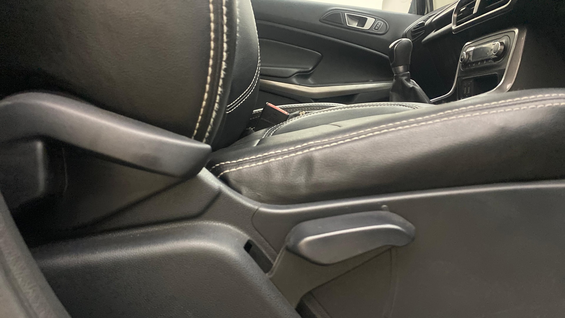 View 2019 Ford EcoSport 1.5 TDCi Diesel Ambiente BS IV Image 18 Used 2019 Ford EcoSport 1.5 TDCi Diesel Ambiente BS IV Image 18