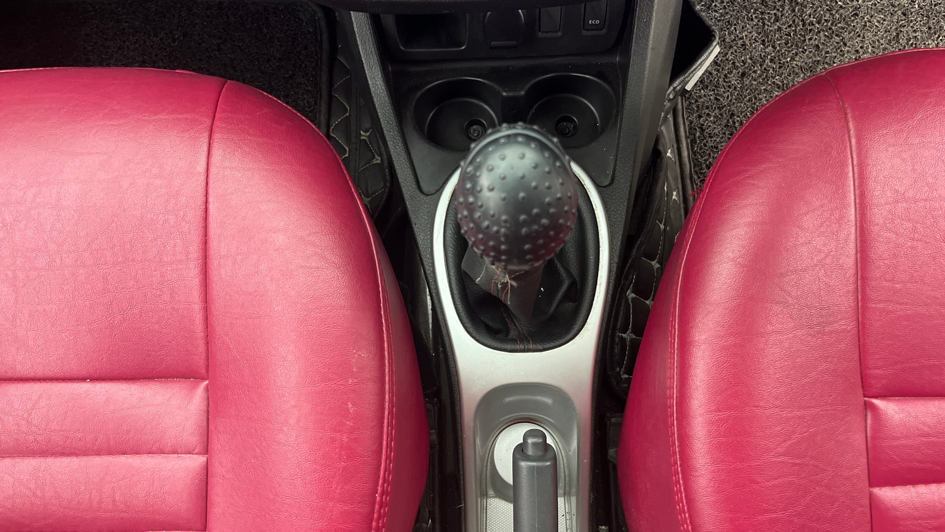View 2017 Renault Duster 85 PS RXS 4X2 MT Image 38 Used 2017 Renault Duster 85 PS RXS 4X2 MT Image 38