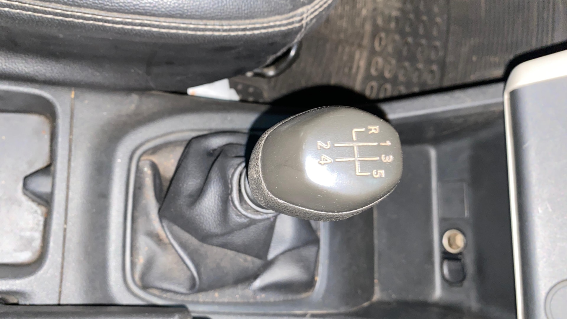 View 2020 Renault Triber RXE Image 39 Used 2020 Renault Triber RXE Image 39
