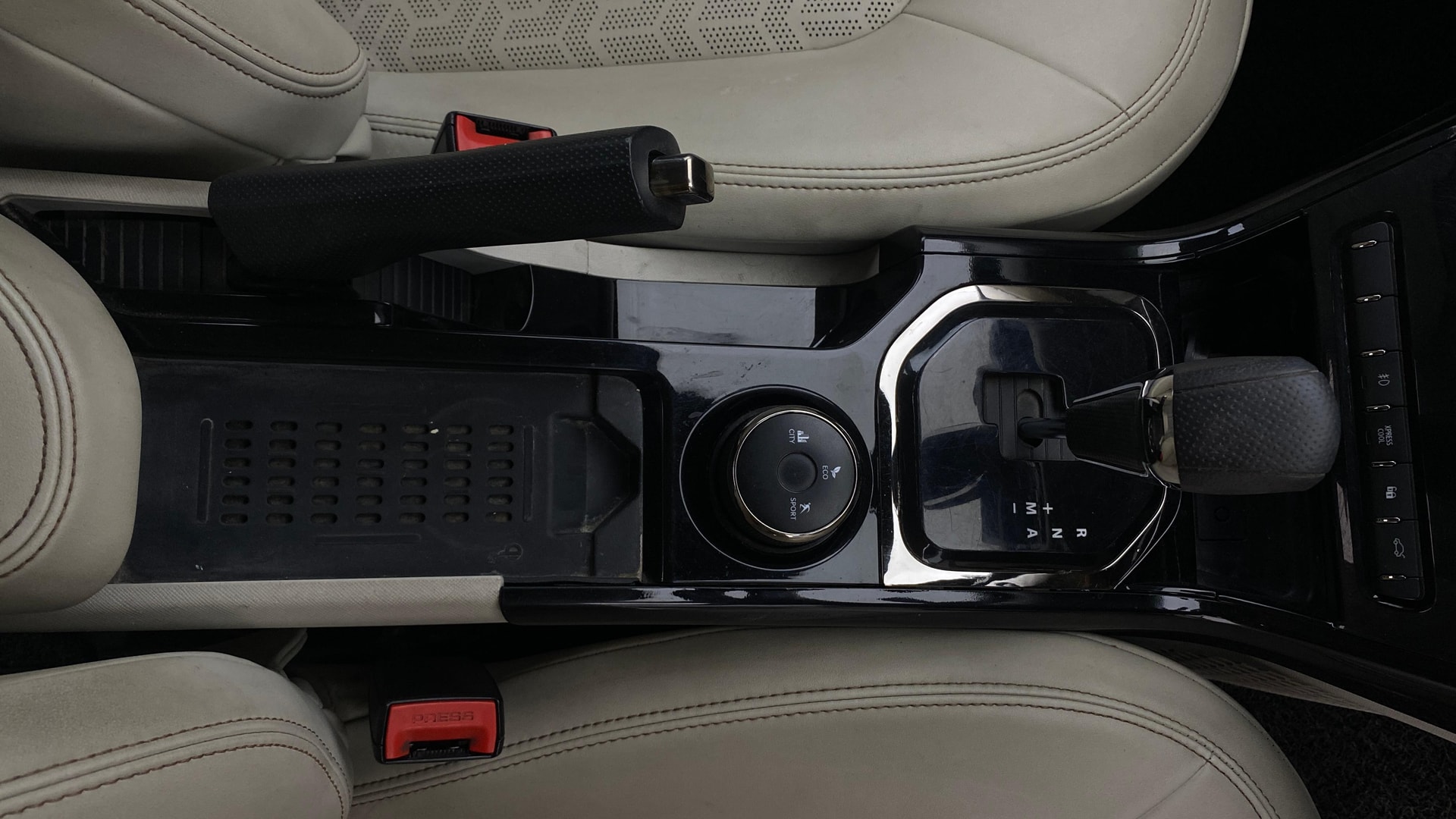 View 2023 Tata Nexon Revotorq XZA Plus Luxs AMT Jet Edition Image 41 Used 2023 Tata Nexon Revotorq XZA Plus Luxs AMT Jet Edition Image 41