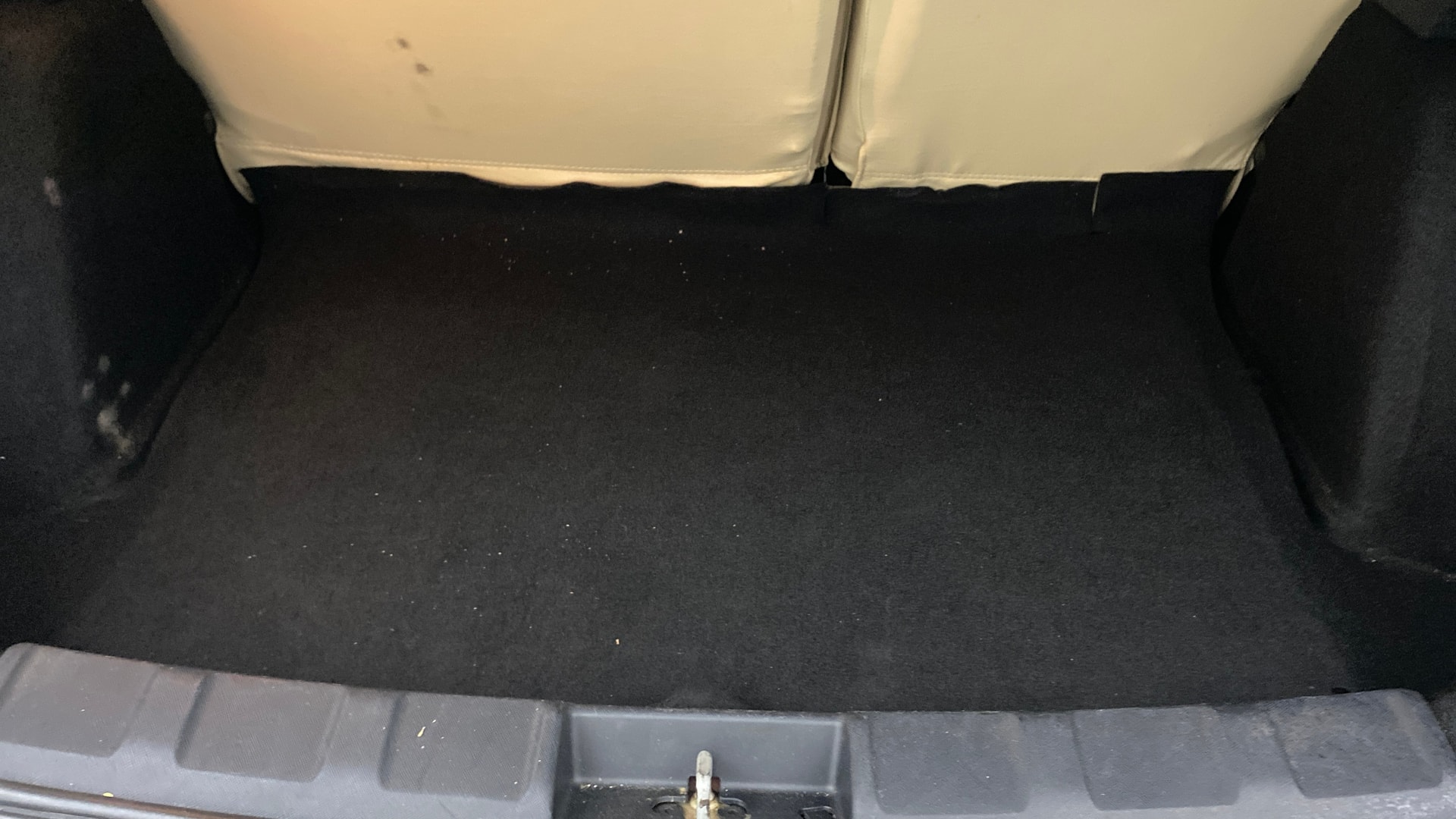 View 2019 Tata Nexon Revotron XE Image 10 Used 2019 Tata Nexon Revotron XE Image 10
