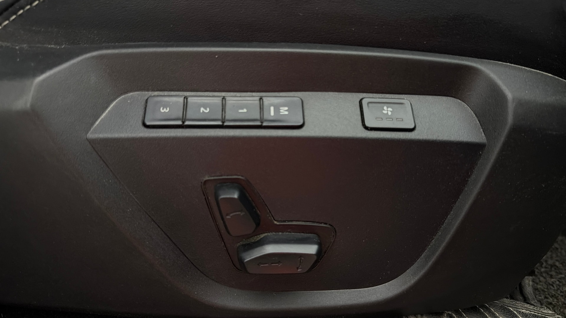 View 2024 Tata Harrier XE Image 19 Used 2024 Tata Harrier XE Image 19