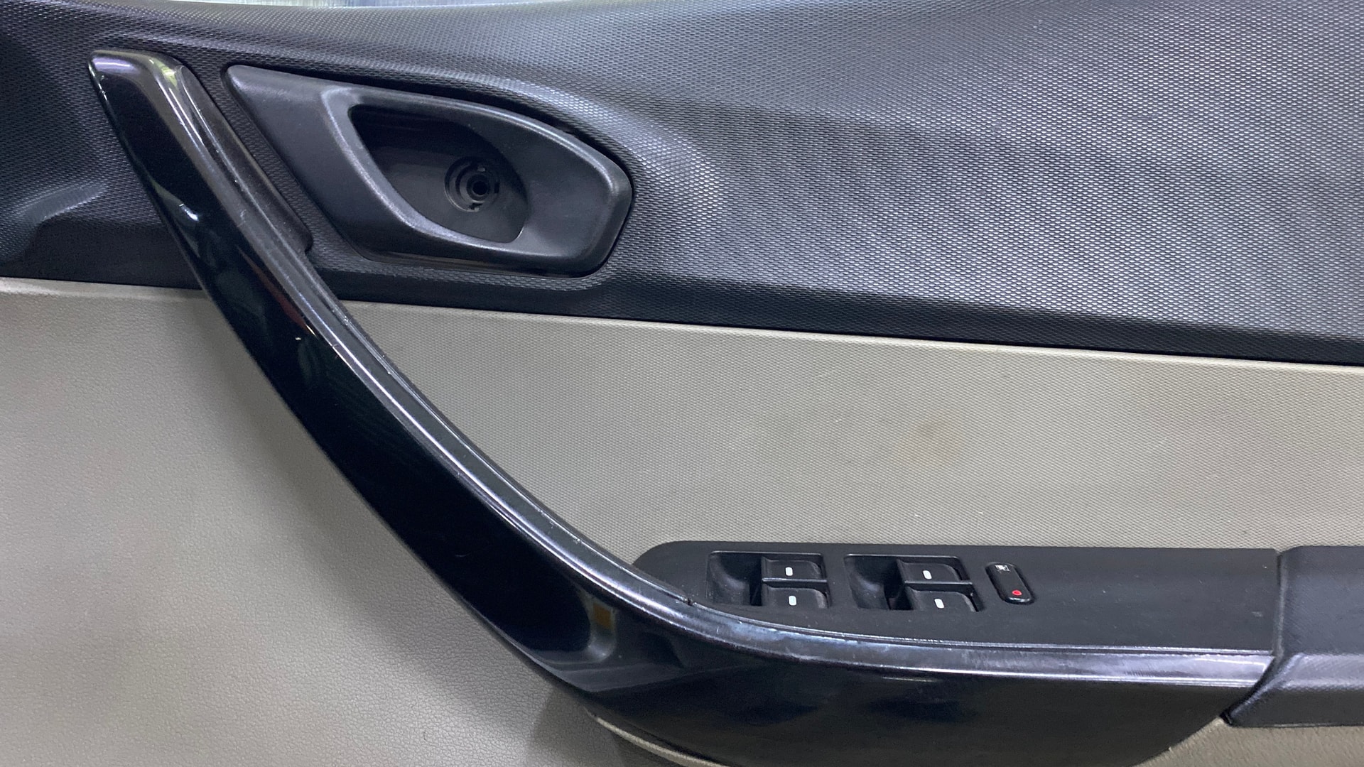 View 2016 Tata Tiago Revotorq XB Image 41 Used 2016 Tata Tiago Revotorq XB Image 41