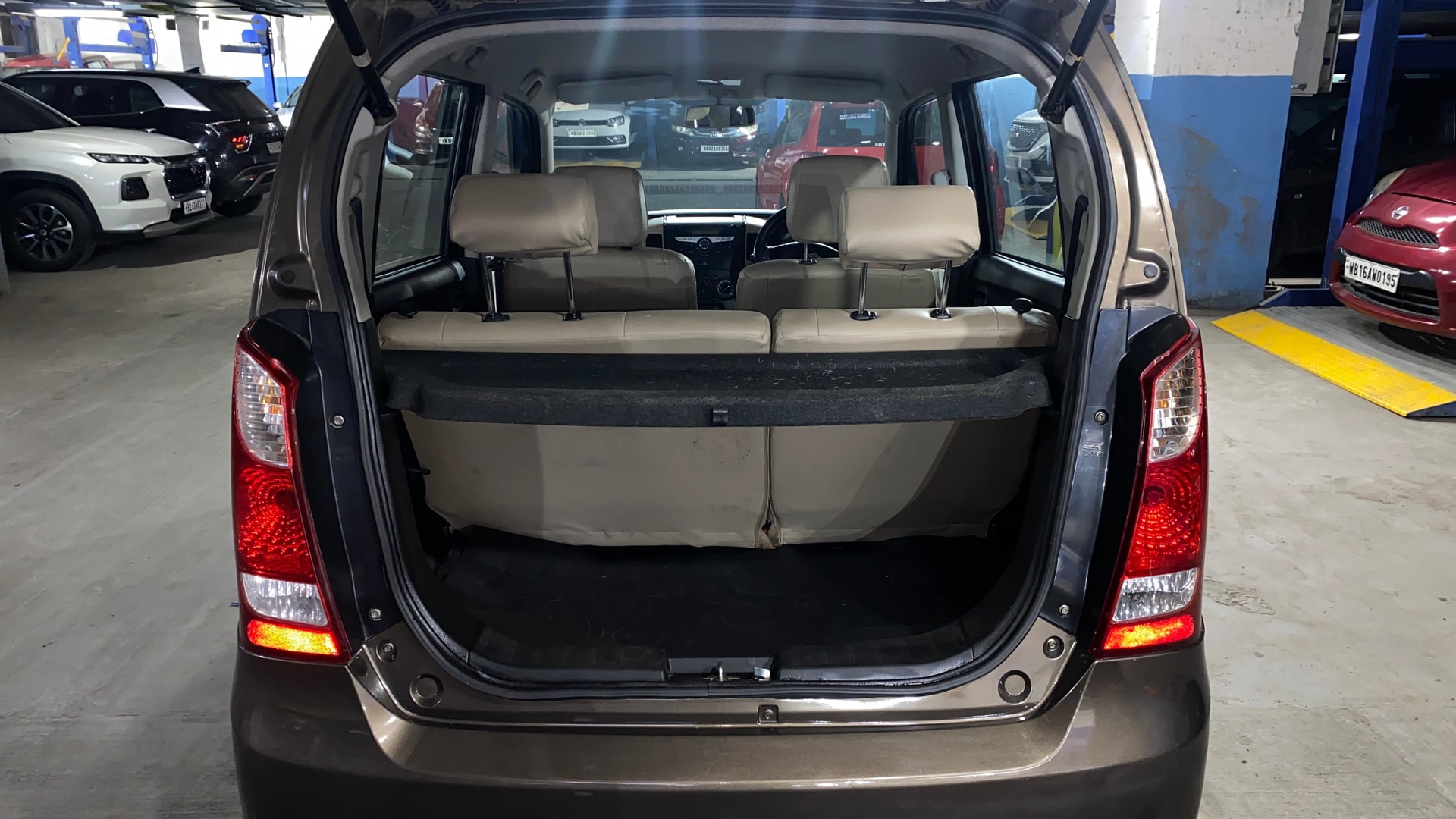 View 2018 Maruti Suzuki 1000 Base Variant Image 10 Used 2018 Maruti Suzuki 1000 Base Variant Image 10