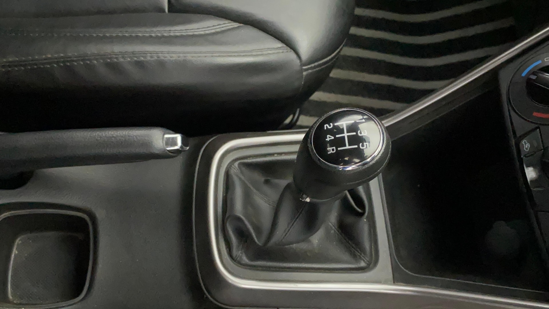 View 2021 Maruti Suzuki 1000 Base Variant Image 38 Used 2021 Maruti Suzuki 1000 Base Variant Image 38