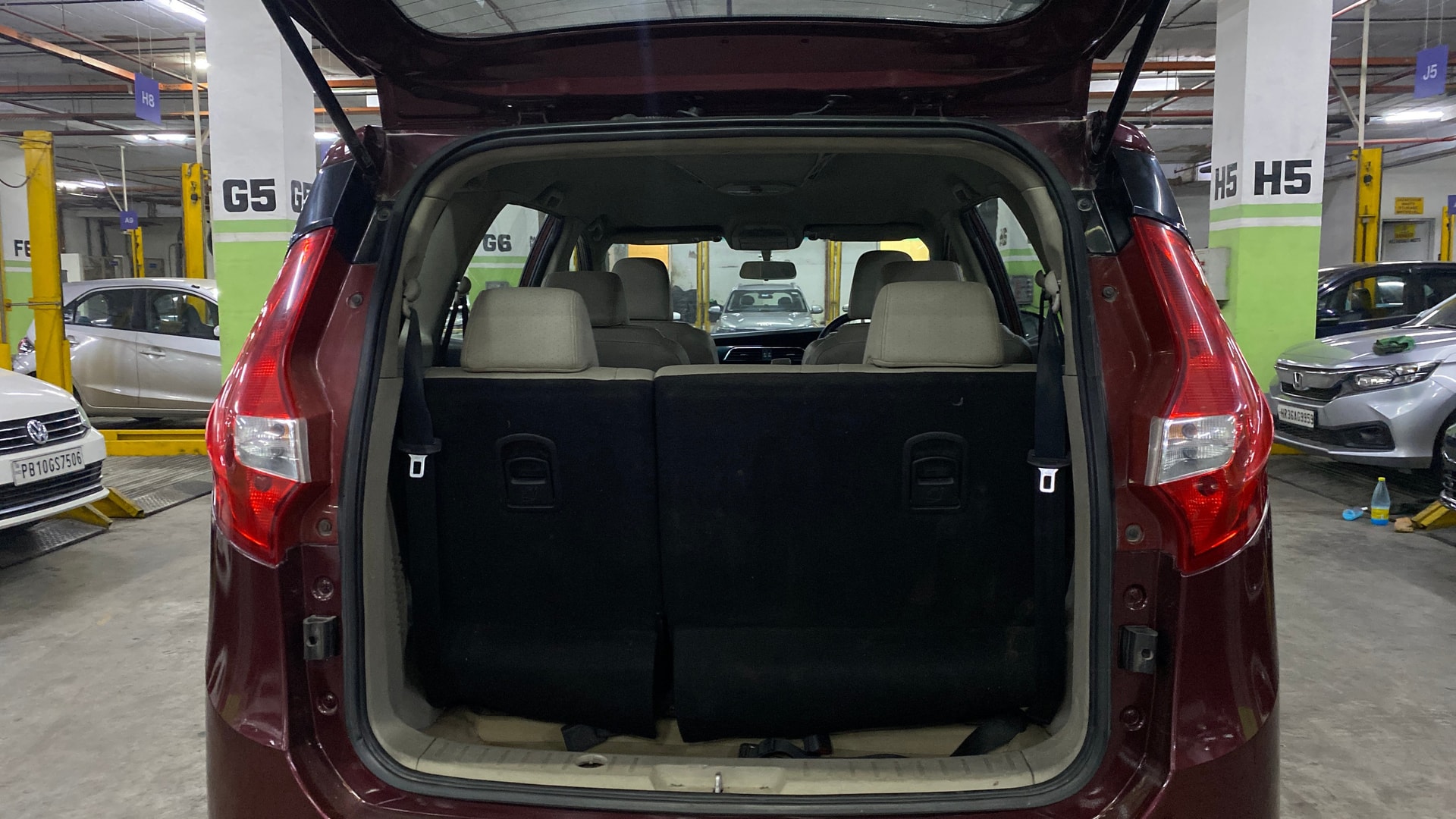 View 2020 Mahindra Marazzo M8 7-Seater Image 11 Used 2020 Mahindra Marazzo M8 7-Seater Image 11