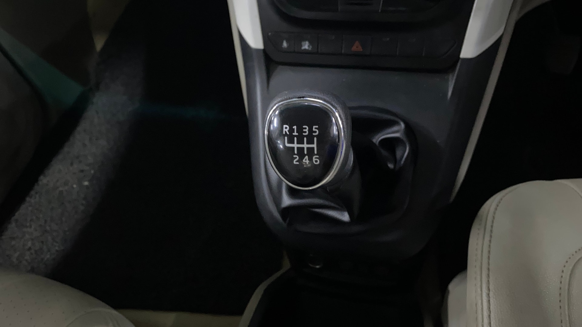 View 2020 Mahindra Marazzo M8 7-Seater Image 41 Used 2020 Mahindra Marazzo M8 7-Seater Image 41