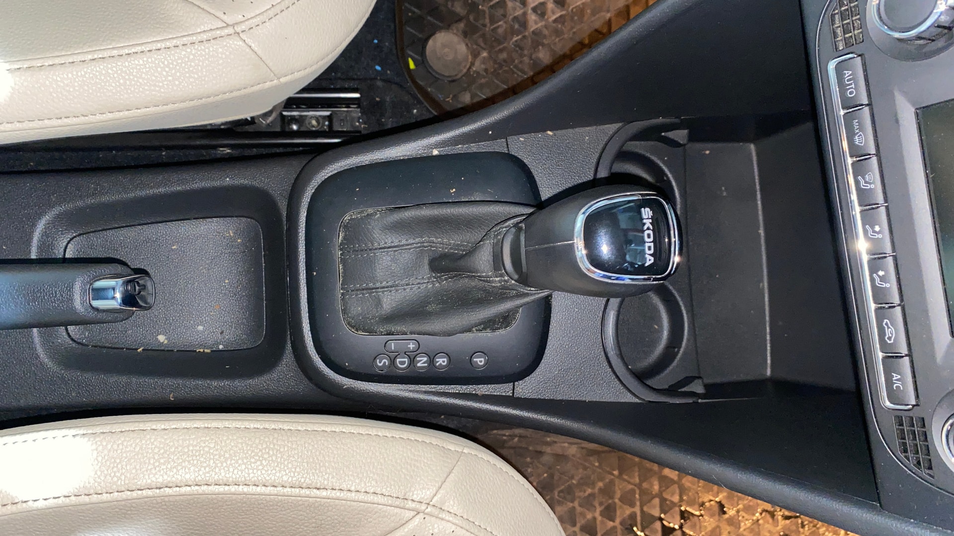 View 2019 Skoda Rapid 1.6 MPI Style Petrol AT BS IV Image 38 Used 2019 Skoda Rapid 1.6 MPI Style Petrol AT BS IV Image 38