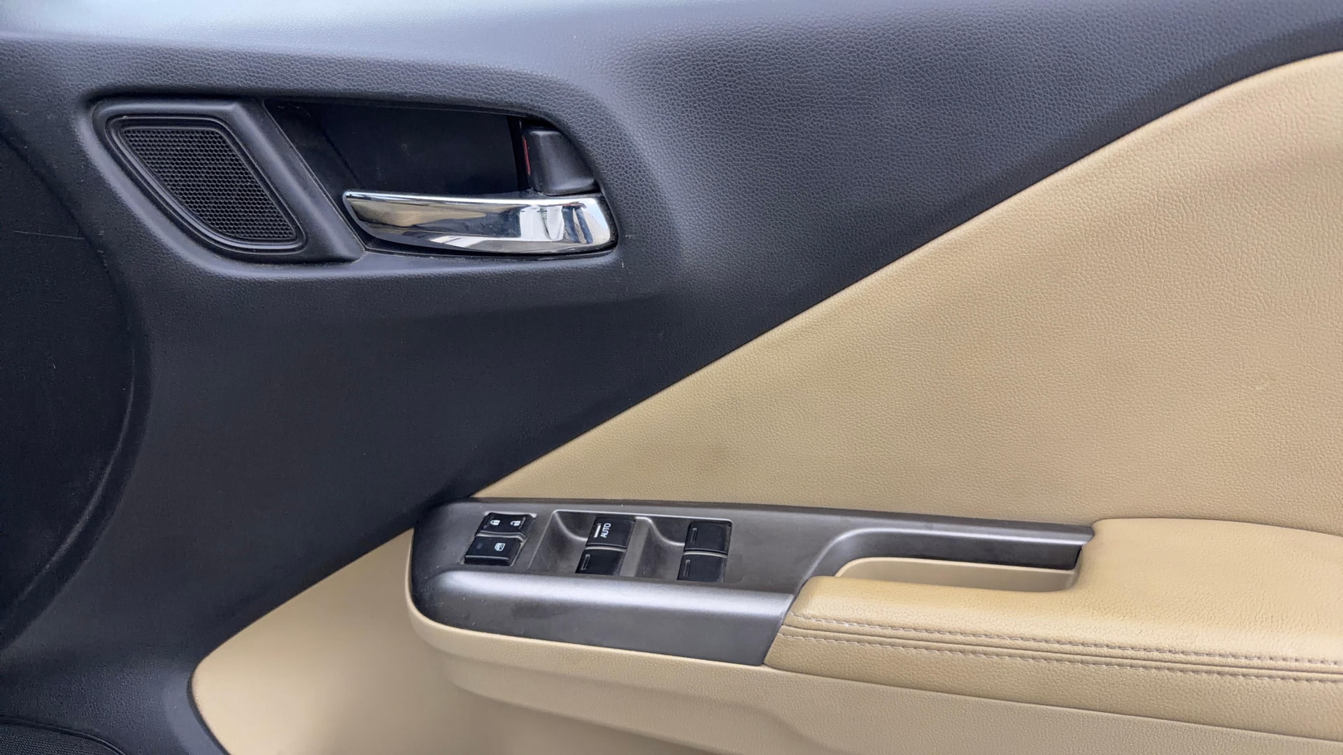 View 2017 Honda City ZX MT Diesel Anniversary Edition Image 39 Used 2017 Honda City ZX MT Diesel Anniversary Edition Image 39