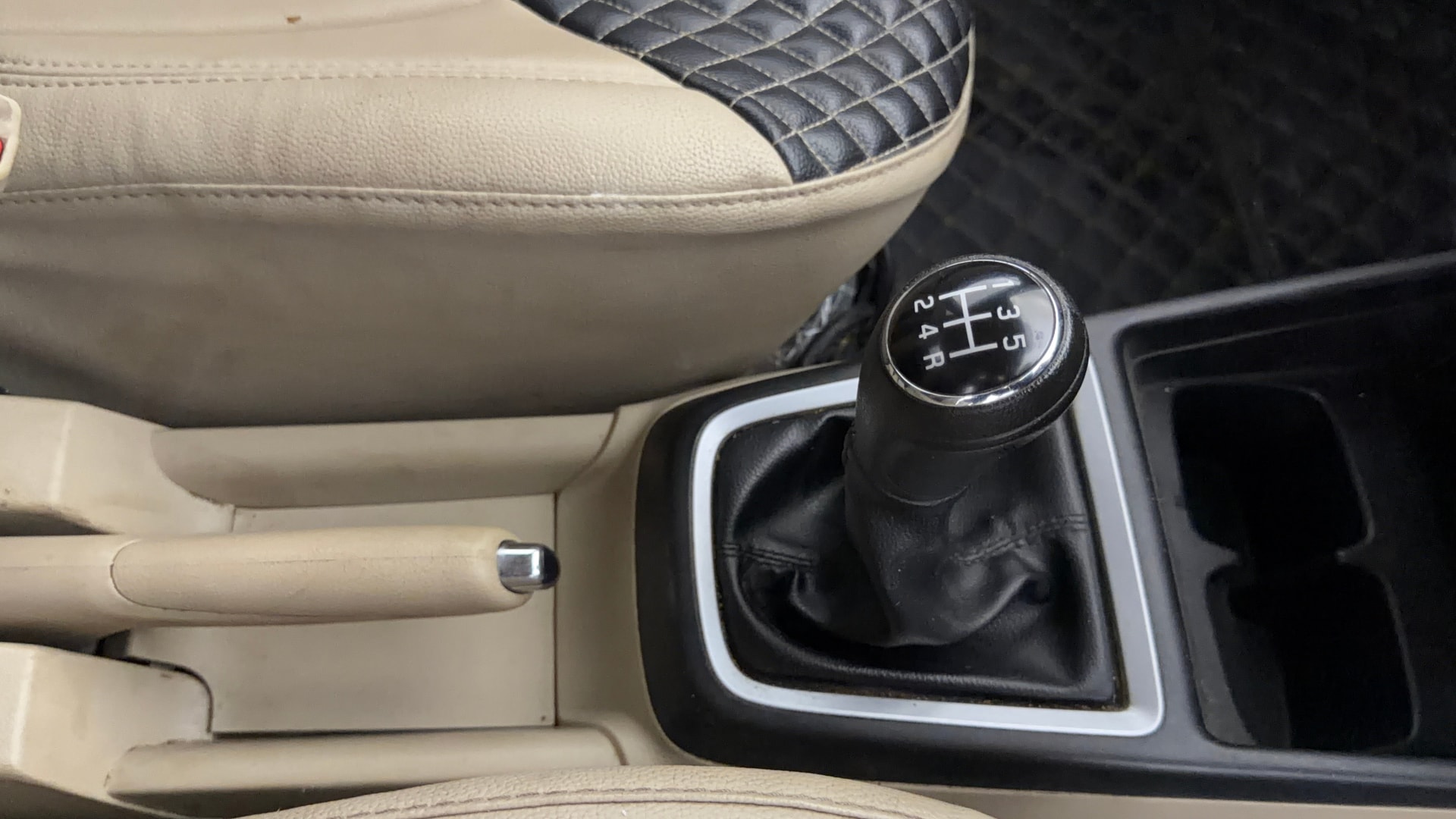 View 2020 Maruti Suzuki 1000 Base Variant Image 37 Used 2020 Maruti Suzuki 1000 Base Variant Image 37
