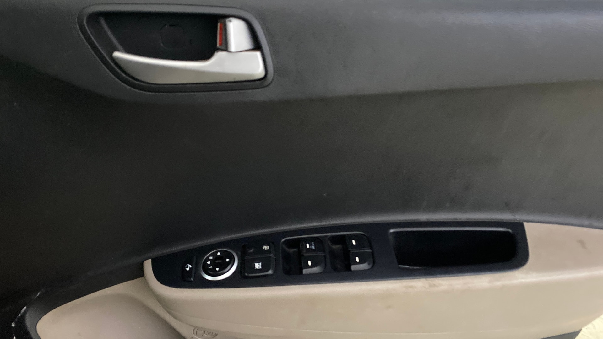 View 2015 Hyundai Grand i10 Asta AT 1.2 Kappa VTVT Image 32 Used 2015 Hyundai Grand i10 Asta AT 1.2 Kappa VTVT Image 32