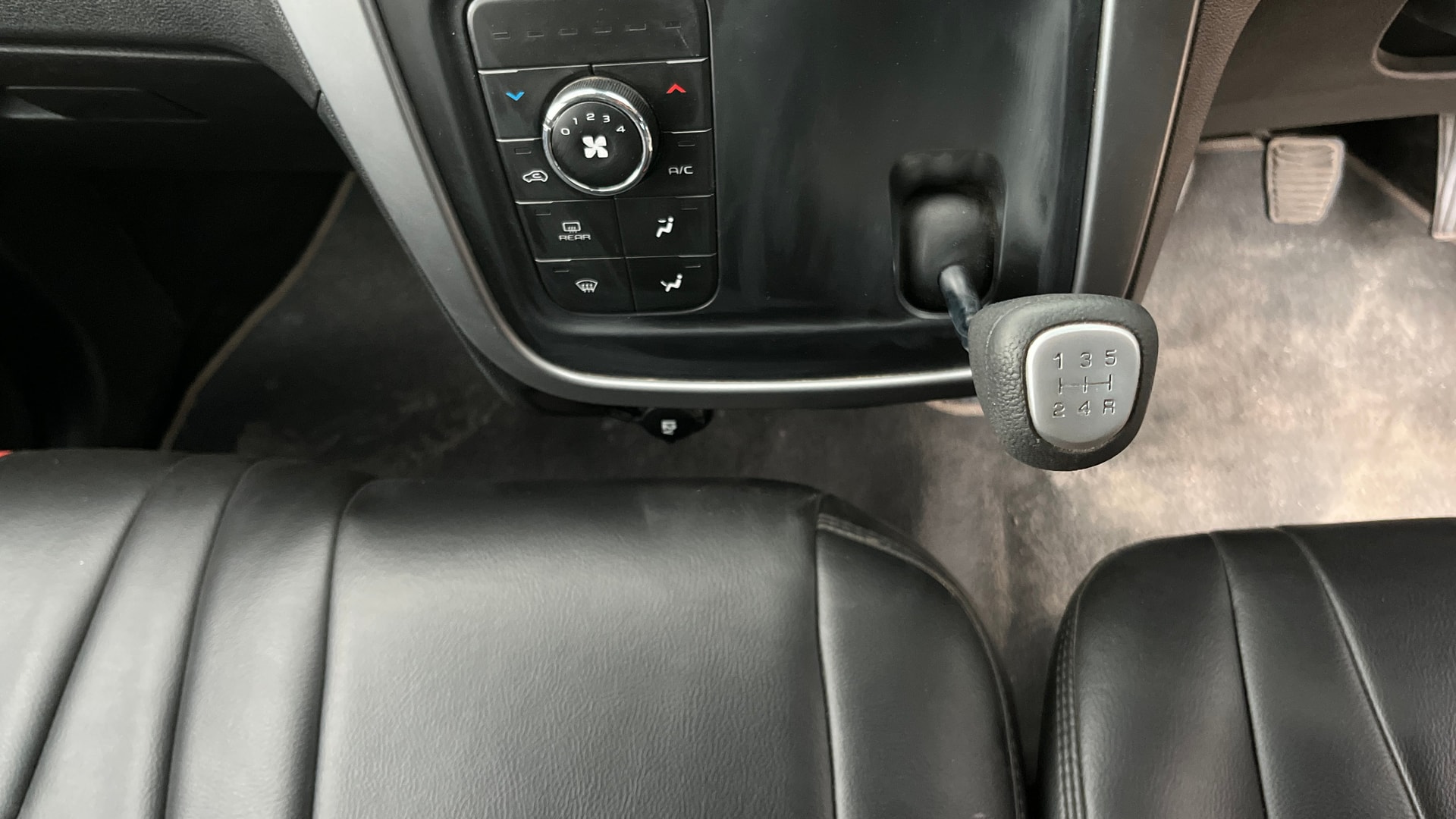 Used 2018 Mahindra KUV100 Used 2018 Mahindra KUV100