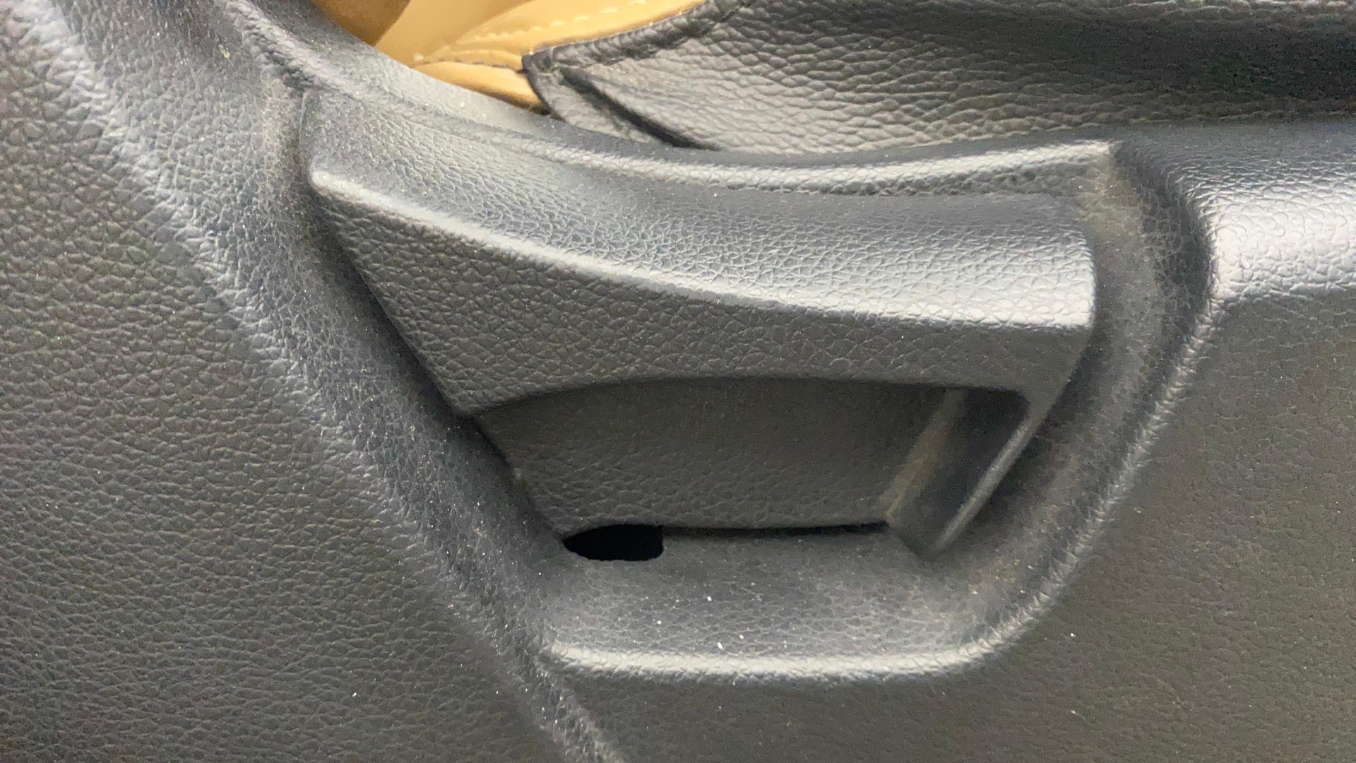View 2019 Mahindra XUV300 W4 Petrol BS IV Image 18 Used 2019 Mahindra XUV300 W4 Petrol BS IV Image 18